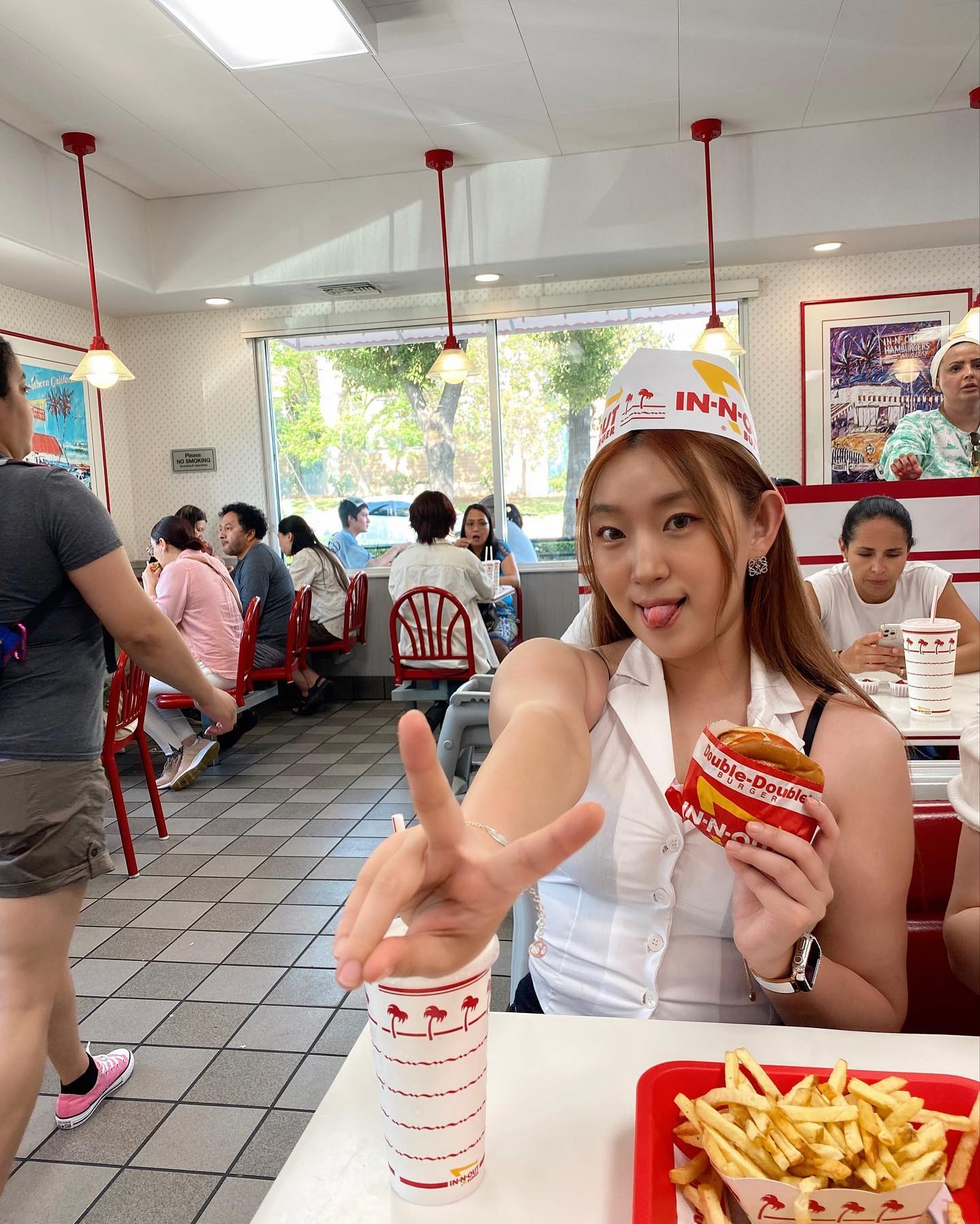 。
뇸(๑╹ω╹๑ ) 🍔🥤🍟
