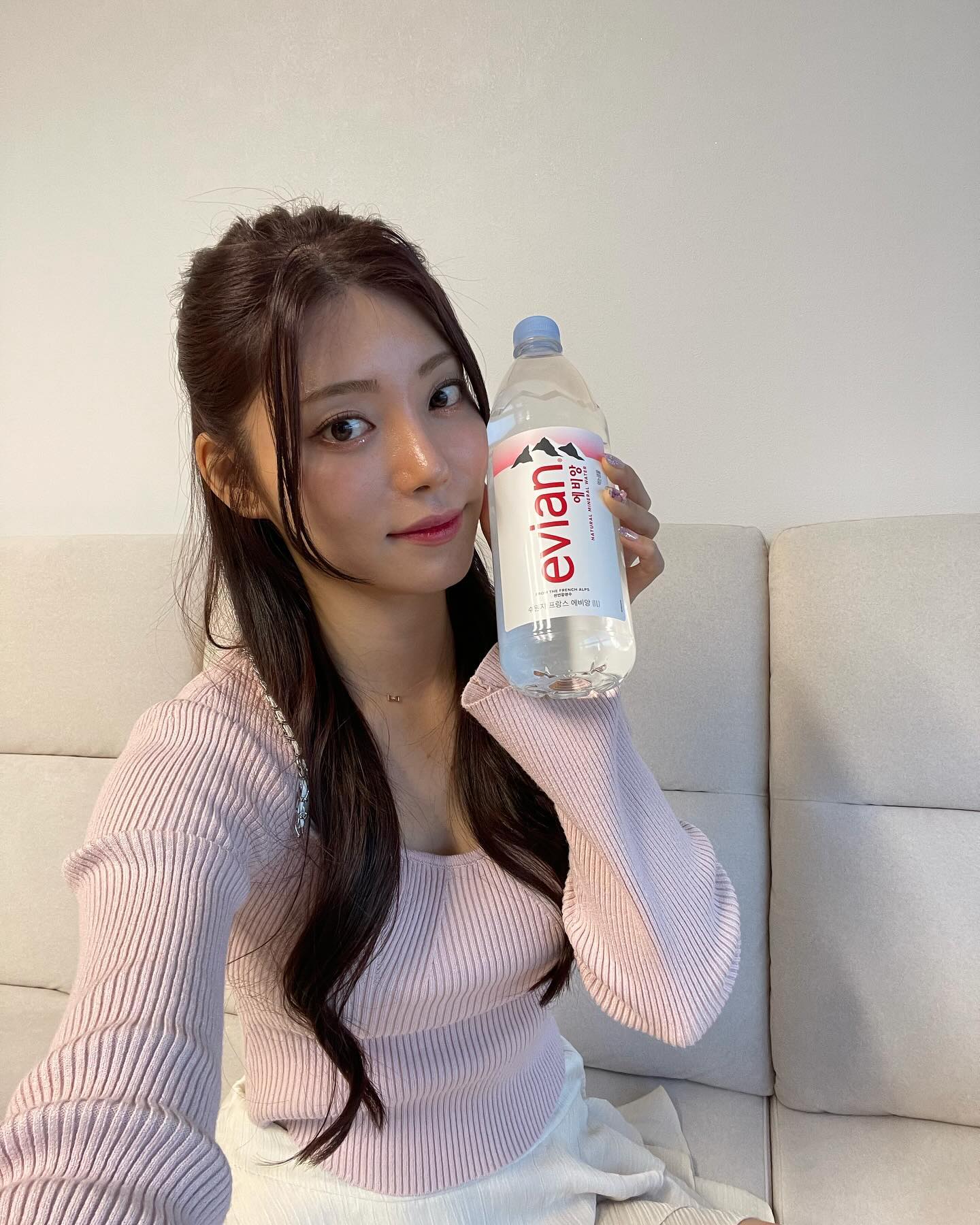 하루 에비앙 1L 먹은지 한달🩵
운동할때 하나씩 챙겨가기도 좋고
수분은 물론 미네랄 보충까지 한번에👍🏻👍🏻
꾸준히 1-2L 먹었더니 피부도 좋아지고
더 건강해진 요즘 ☺️☺️

운동하기 좋은날, 늘 함께 evian🤍

#에비앙 #evian #Live young
#프랑스 #알프스 #미네랄워터 #프리미엄생수 #명품생수
#수분충전 #하루에비앙 1L #물마시기