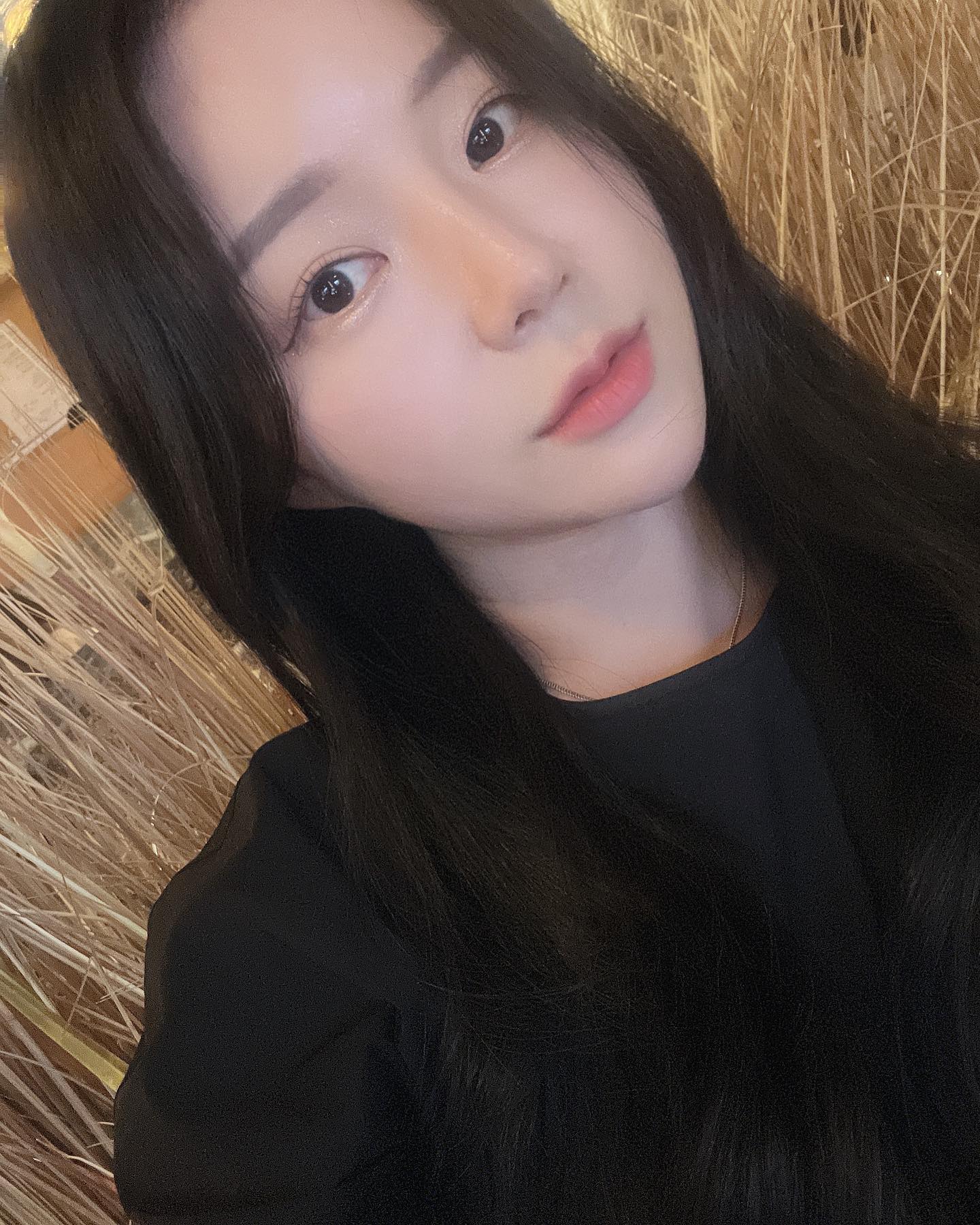 속눈썹펌을 주기적으로 받는편인데, 
이번에 창원 상남동 속눈썹펌받고
뷰러보다 예쁜컬링에 놀란 조우뷰티샵 ✨

100% 예약제 1:1 원장단독시술이라서그런지 
되게 꼼꼼하게 상담해주시고 
제 눈 모양에 맞는 컬링과 느낌을 
정확하게 파악하셔서 시술 해주시더라구요!

노글루 속눈썹펌이라 눈시림도 없었고 
무엇보다 지금 엉킴도 없이 유지도 
너무 잘되고 있어서 만족스러워요 🤙🏻

샵도 깔끔하고 넓은데, 접근성 좋은
상남동에 위치해있어서 약속 전에 
받기에도 너무 좋았던 속눈썹펌👀
여름이라 뷰러 해도 축축 쳐지는데 속눈썹펌 강추🎀
.
.
#창원상남동속눈썹펌 #창원속눈썹펌 #창원속눈썹