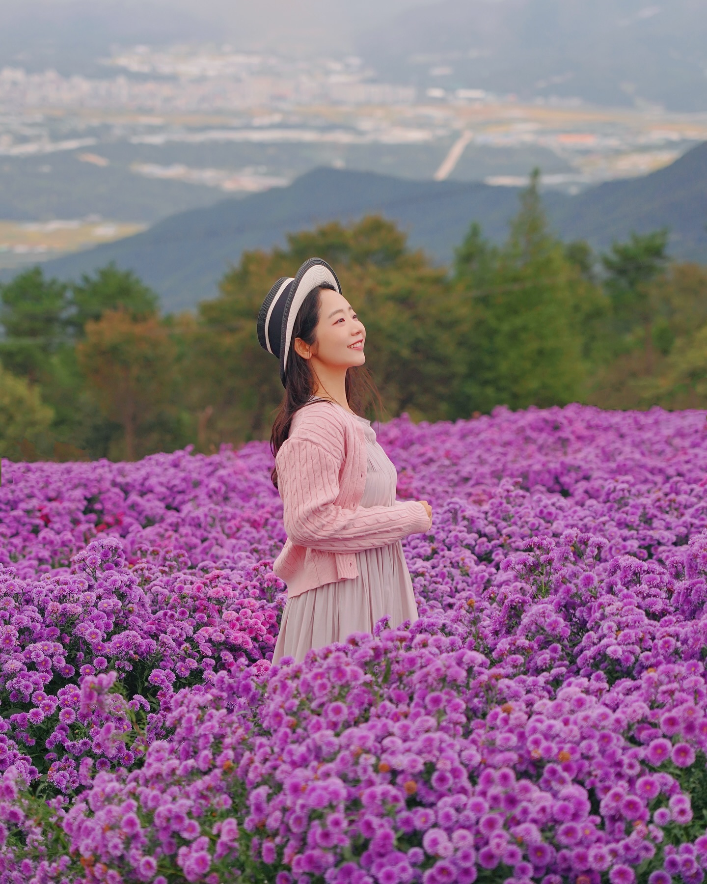 🙌🏼
거창 감악산 사진 드디어 정리 완료!
이번 해에는 보라보라한 사진이 많아졌다😉
.
.
.
#거창감악산 #가을명소 #아스타국화 #purple #경남여행 #여행지추천 #autumn #가을 #꽃스타그램 #flower #aster #photograpy #여행사진 #인물사진 #보라보라해💜