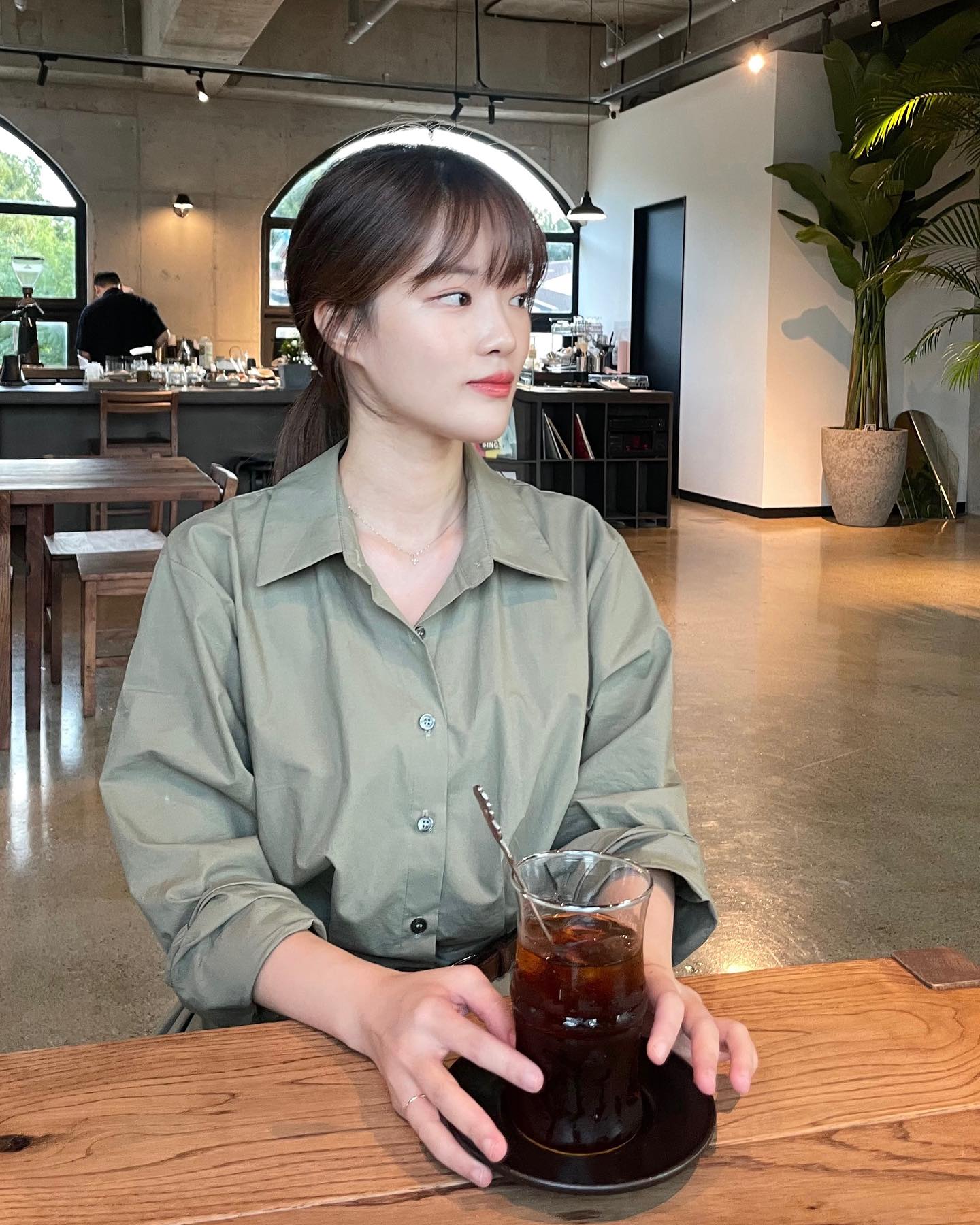 • 용인 신상카페 스톤커피바 •

📜주문메뉴
• 필터커피 2잔(예가체프 첼베사 워시드, AA TOP 니에리 카라티나 워시드)
• 프렌치토스트, 초코마들렌

커피를 참 잘 내린다고 생각했던 카페로 원두 설명에 쓰여있는 본연의 맛들을 재밌게 느낄 수 있었고☕️ 초코마들렌은 평범한 편이었으나 프렌치토스트가 존맛탱 친구로 아이스크림 꼭 추가해서 먹어야 한다는 점🫶🏻 전체적으로 맛도 좋고 친절도도 좋아 개인적으로 올해 방문한 카페중 Top3에 들었던 장소랍니다아💘

- 더 자세한 후기는 프로필 링크 참고 :)
#용인신상카페 #스톤커피바 #용인카페추천