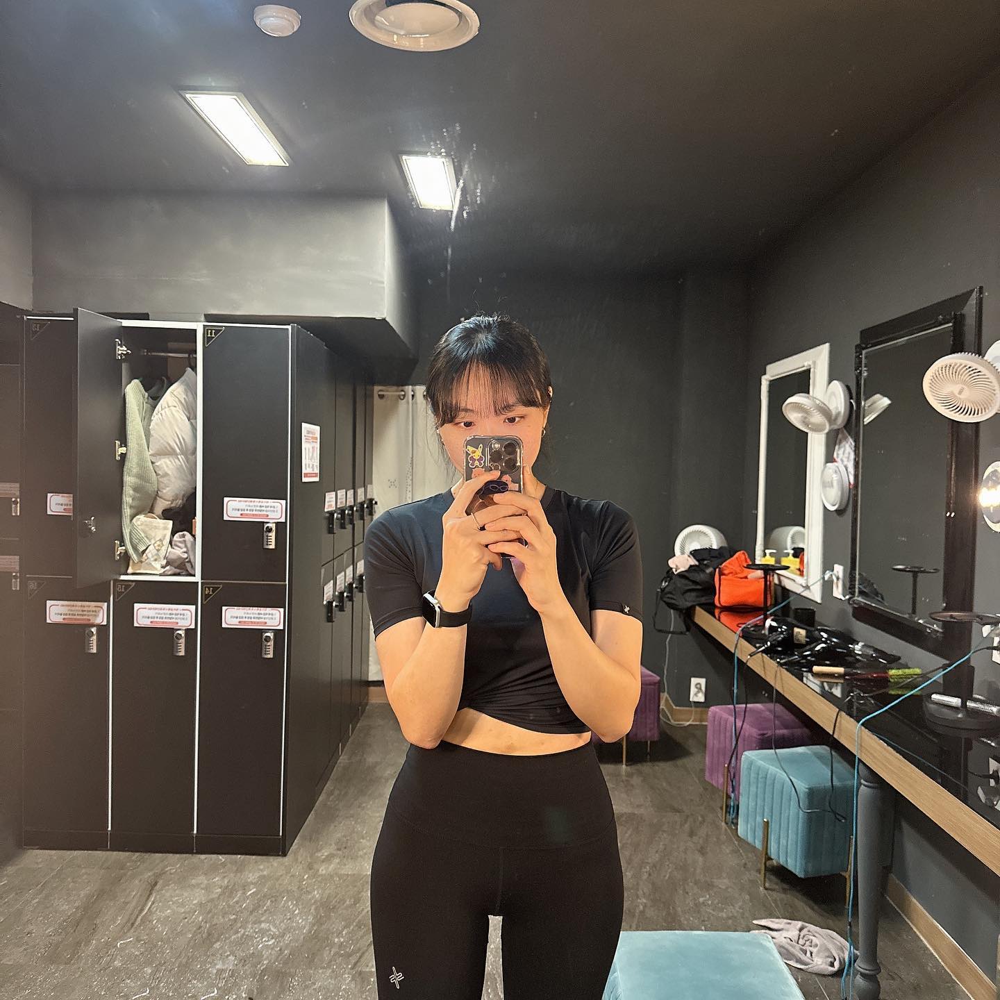 𝐃-𝟒𝟒 📸💪🏻
청담 에이컵휘트니스 다녀왔습니댱~
피티 받기로 해서 오늘 처음 갔는데 넓고 좋더라고요?
상담하면서 힙운동 열심히 한다구 했는데 피티 한시간만에 거의 개다리춤 추면서 수업 끝냠ㅎ🫶🏻
첫 수업 알차게 해주셔서 감사해요💪🏻
