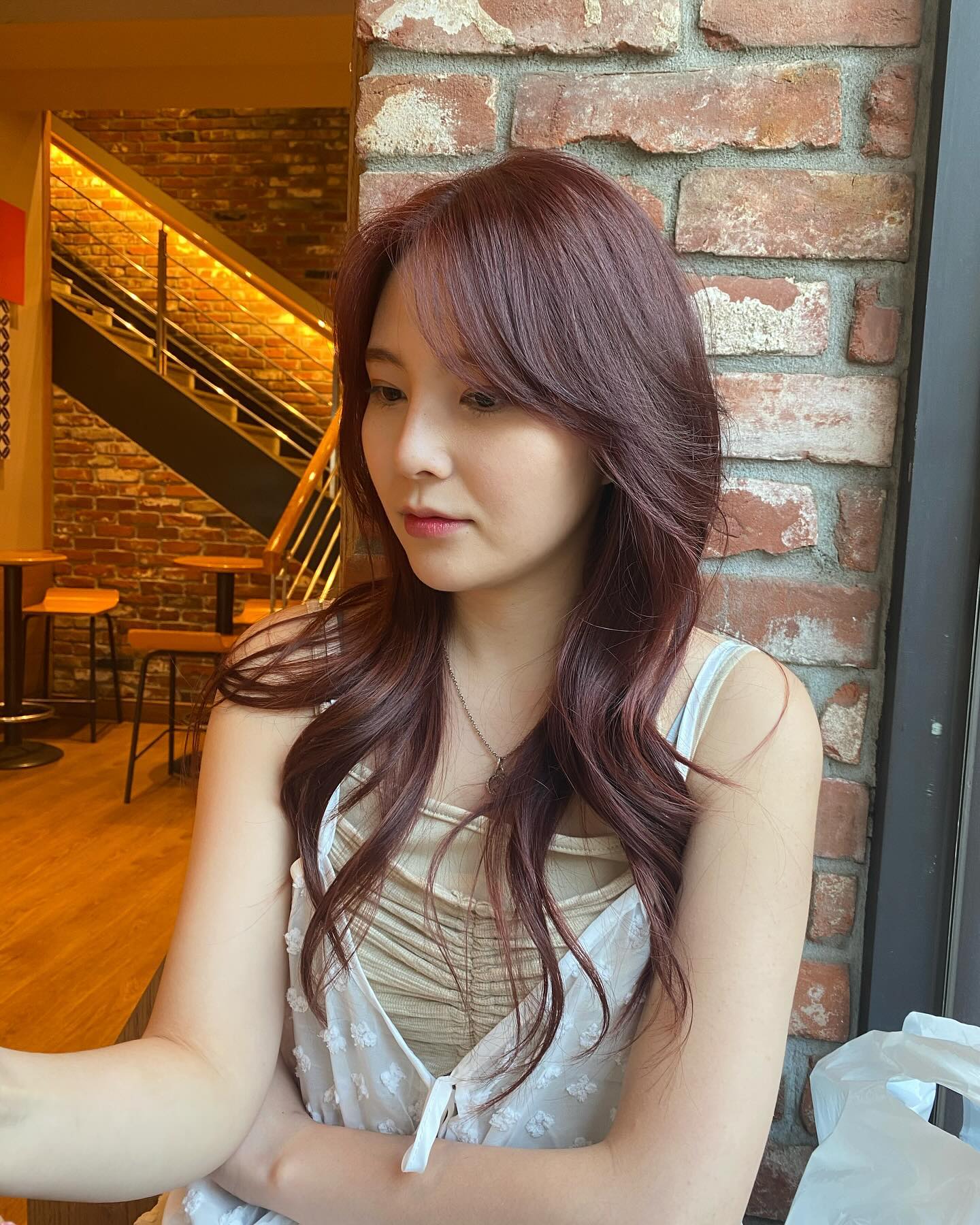 🙌예담디자이너 입니다🙌 
#쿨톤염색 #웜톤염색  가리지 않는 레드컬러🫶
첫방문 30프로 할인 이벤트 진행중 많이 찾아주세요❣️

#예담디자이너 #슬론헤어 #강남역미용실 #콜리레드 #레드염색 #강남미용실