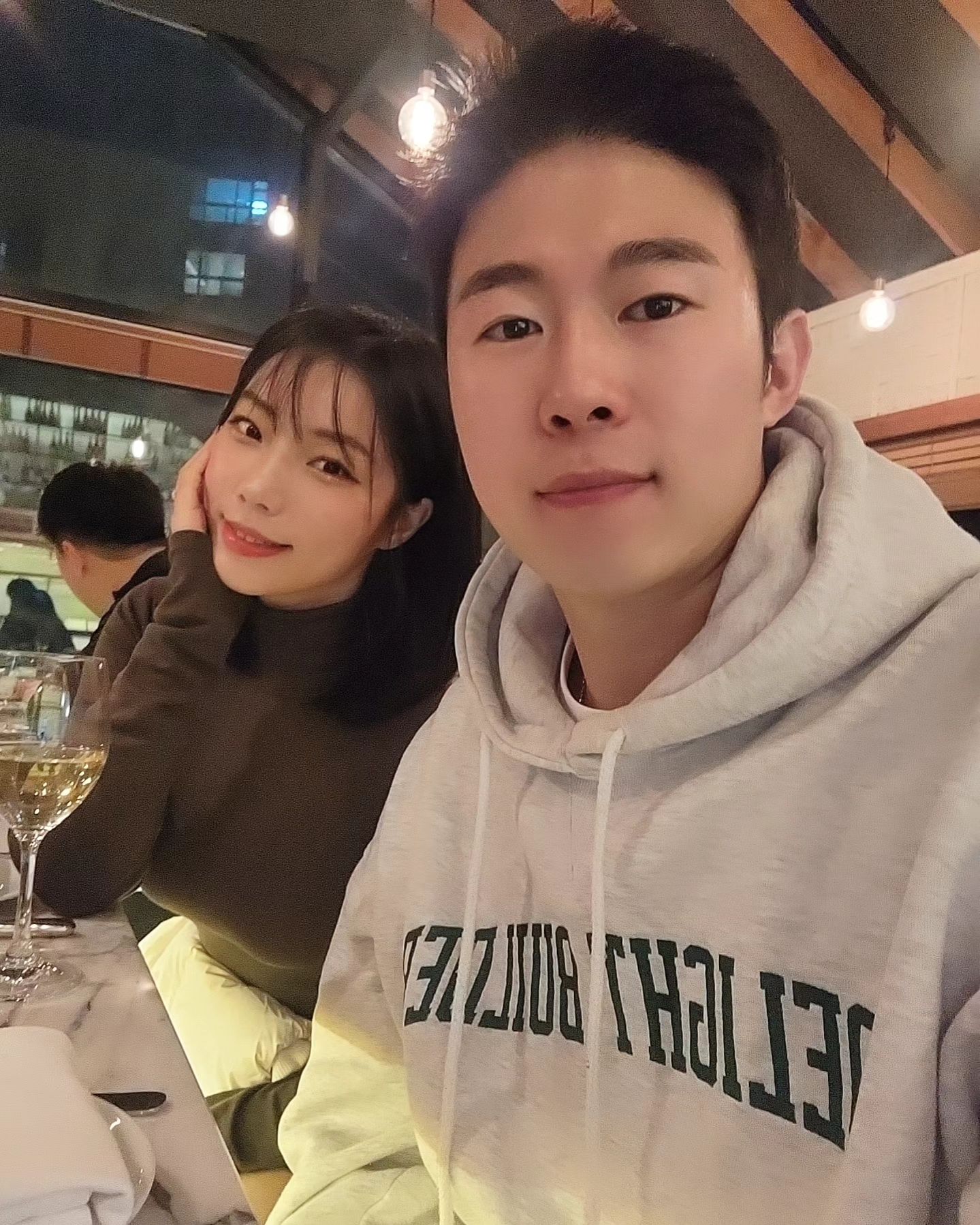 2023년 마지막 데이트💕
고마워 여보 잘먹었오
벌써 결혼한지 6개월이 넘었네?! 시간 참 빠르당
이번년도 너무 고생많았어요
내년도 함께 잘 살아보자♡
알라뷰쏘머취😚🫶🏻

#오스테리아샘킴 #합정 #맛집 #데이트 #부부스타그램