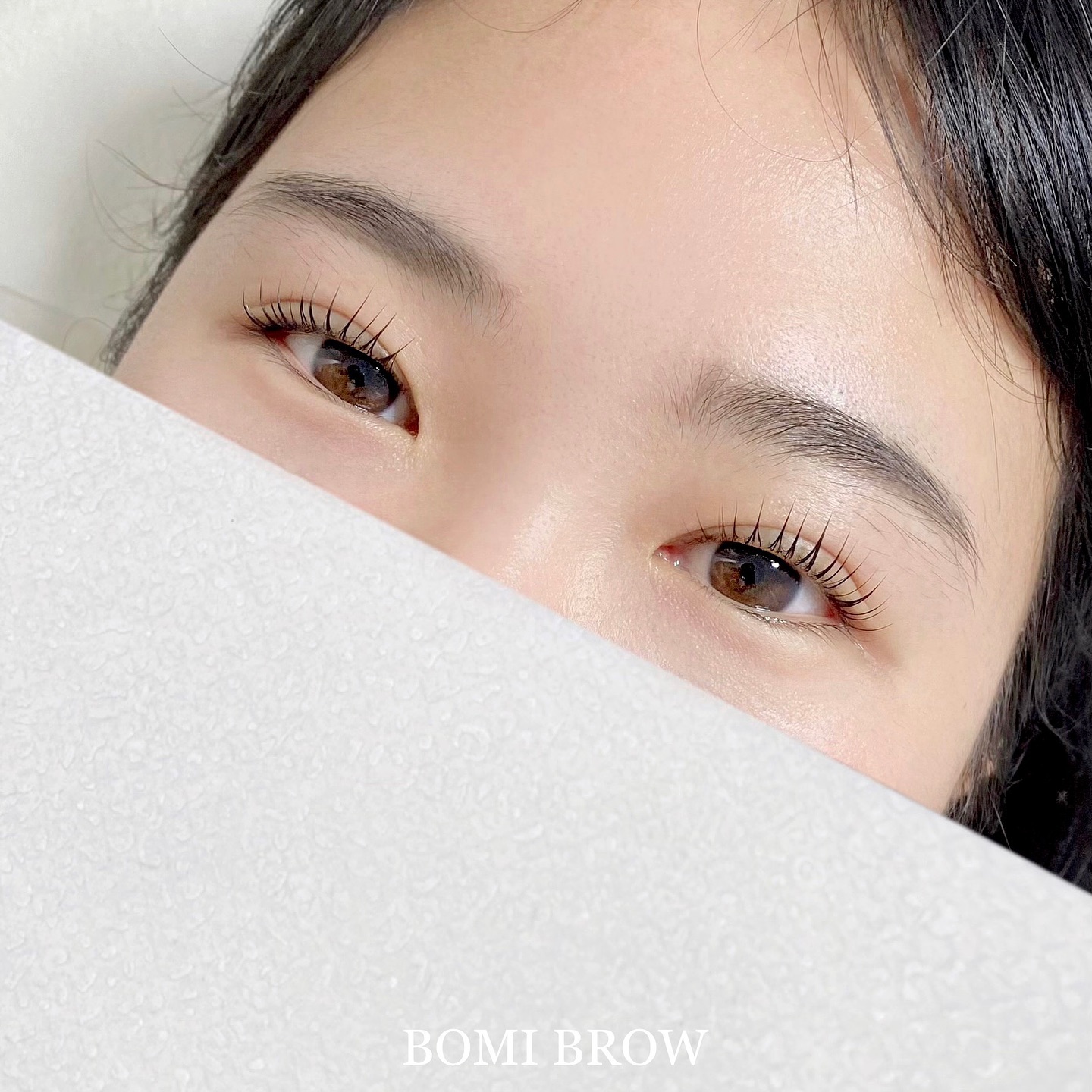 eyelash perm, 바짝 컬링🤍

크리스마스, 연말 모임에 대충 갈 순 없죠
추운 겨울철⛄️ 눈, 비에도 걱정 없는 컬링감과
 손상도 낮추는 수분 트리트먼트까지💉
속눈썹펌 받고✨✨ 더 예쁘게 만나세요

 예약은 프로필 하단 링크 𝘾𝙡𝙞𝙘𝙠
⠀ ⠀