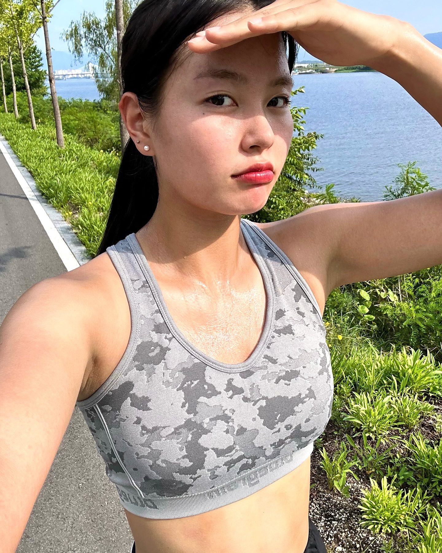 뛸 때 그늘이 매우 간절한 시점 🥵💦

블루그레인 #잘만브라 입고 조깅완료 ✨

weenwin_official 
bluegrain_ 

#블루그레인 #블루그레인스포츠브라 #여성운동 #여자운동복 
#러닝필수템