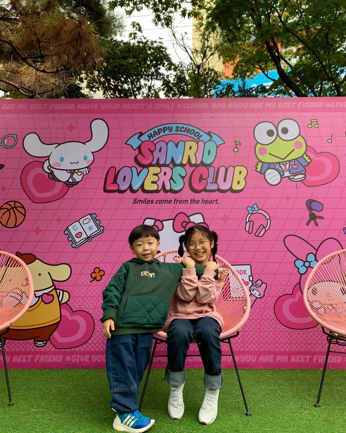 우리도 산리오카페를 가보았다✌️
지우가 이곳 도시구경을 해보잔 말에 오랜만에 거닐었던 홍대거리😆
#김포시민이기에 #서울구경이란말을 #지우생일앞두고 #지난피드 #산리오러버스클럽