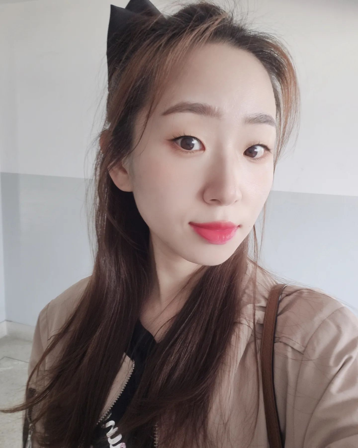 .
인공눈물을 계속 넣는데
아직도 시야가 흐리네😭

실눈떠야 그나마 보이는😅
나만보면 안경빼라해서
렌즈도 같이 맞췄는데
하드렌즈로할껄 그랬네?🤪

그냥 결막염에 안걸리길
빌어보자🙏

#결막염조심#셀스타그램#눈에뵈는게없음#실눈뜨기#괜찮아#셀기꾼#셀카스타그램