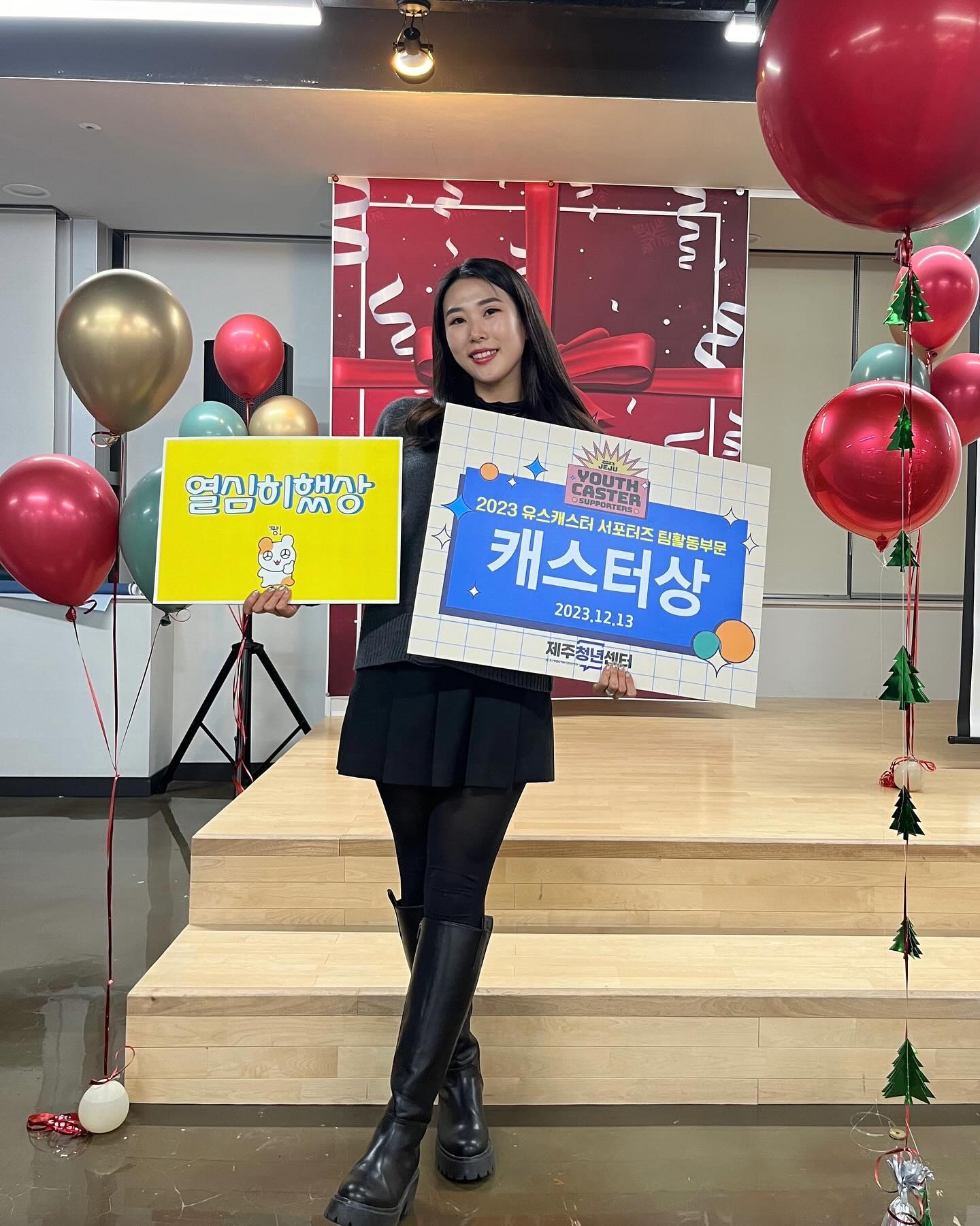 #제주청년센터 #유스캐스터
나 팀과제, 개인과제 ✌🏻2관왕 달성🏅🏅
-
4월부터 제주청년정책소개를 하며
개인적으로도 성장을 많이 하고
예술외에 다양한분야의 청년들과 네트워킹도하며
소통 할 수 있는 좋은기회였습니다.
좋은인연들을 많이 만나 기뻐요 :) 🤍
-
어제로 임무(?)를 다끝냈고,
유쓰캐스터는 앞으로 역사속으로 사라지겠지만
다른 사업으로, 앞으로도 빌드업! 하겠습니다
#감사일기