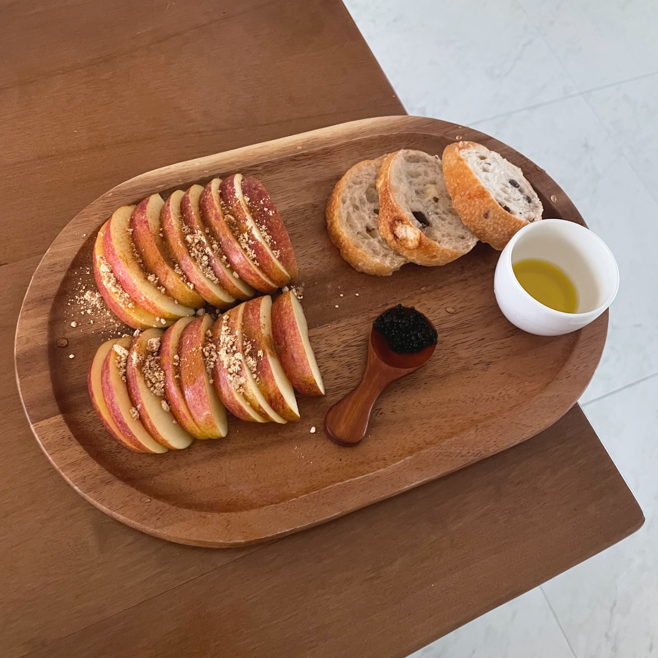 ✨아침식단

사과 + 땅콩가루 + 시나몬파우더
통밀빵 🥖
캐비어 + 올리브오일 

땅콩버터 만들기 귀찮아서 사과위에 뿌렸는데
시나몬파우더도 뿌리고 땅콩가루도 뿌려서 기침 조합 완성,,,
땅콩가루는 귀찮아도 물에 섞는걸로.... 🥹

 #클린식단 #다이어터 #다이어트 #다이어트식단 #헬스타그램 #도시락 #식단추천 #다이어트간식  #유지어터 #식단일기 #식단관리 #다이어터소통 #식단공유 #다이어트소통 #다이어트레시피 #유지어터식단  #오늘식단 #운동소통 #건강식단 #건강식 #식단기록 #다이어트도시락 #도시락식단 #도시락다이어트