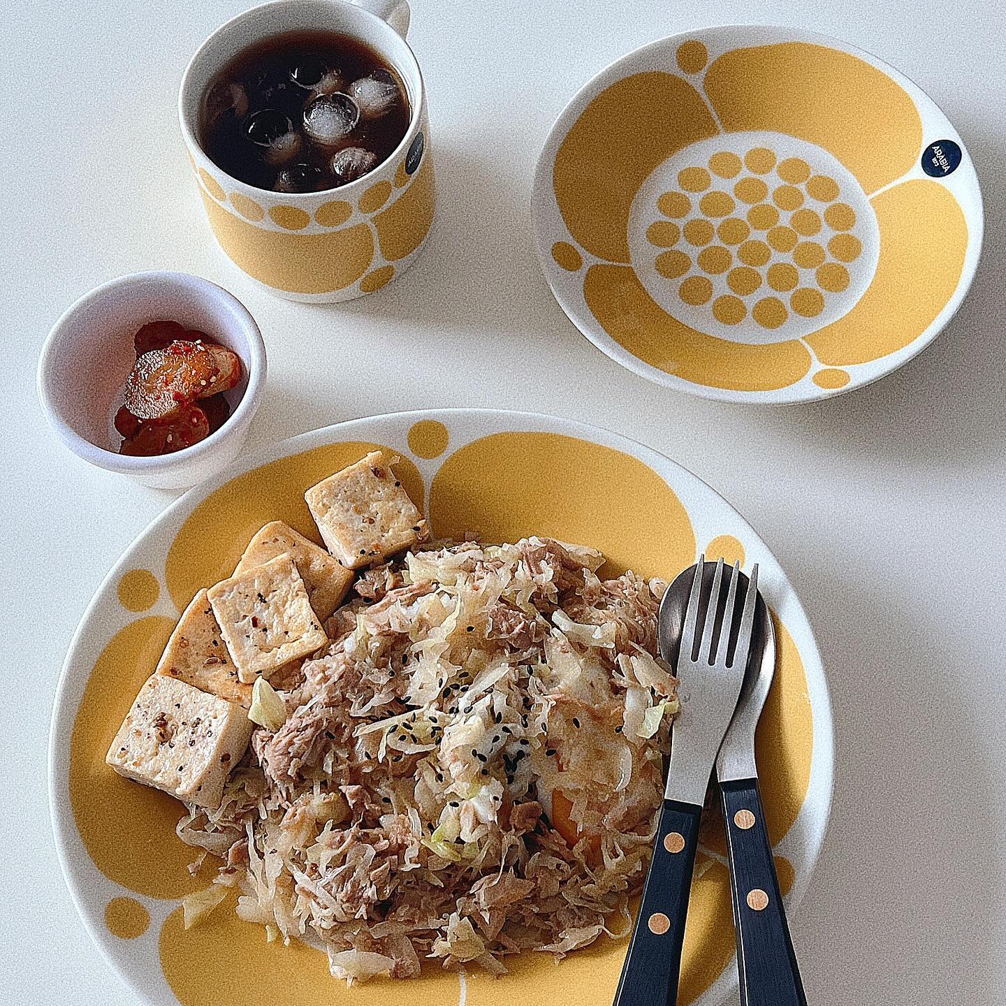 💯

어제 나혼산 규현 보는데
요거 참 간단하니 맛있어 보이길래
바로 행동개시 👍
컬리에서 두부를 두개나 주문해버려서
두부소진용으로  두부좀 굽굽〰️

#양배추참치덮밥
🥄 준비물:양배추✔️참치캔✔️계란✔️굴소스

#규현레시피
#다이어트요리
#양배추요리
