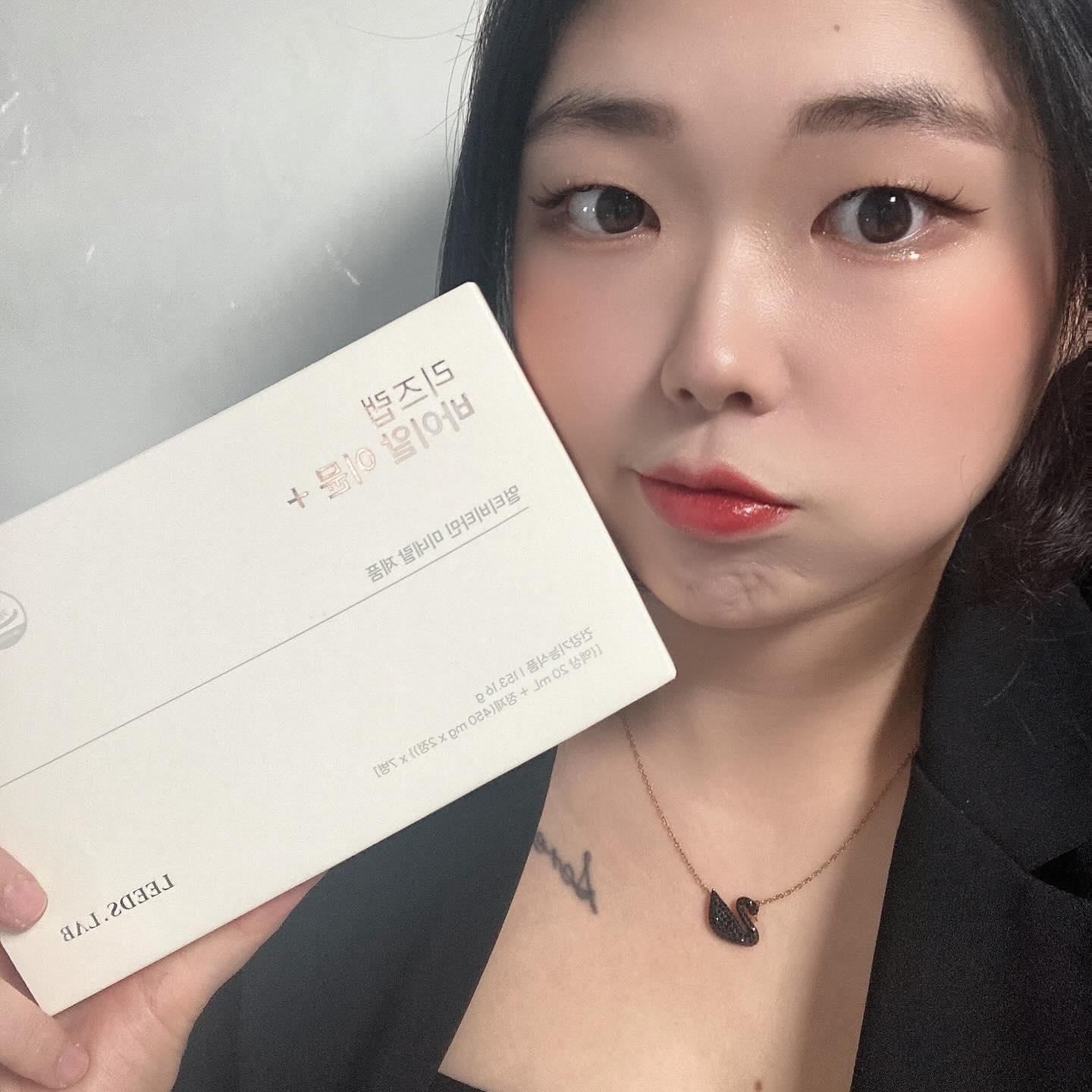 #협찬 leedslab.official 

📌리즈랩 바이알 이뮨 플러스 비타민 추천

📍국내 최초 최다 22종 영양소 함유
(기존 19종 영양소+비타민B2+비타민B12+마그네슘)
📍영양소는 추가되었지만 정제크기는 커지지않아 먹기 좋은 크기
📍물 없이 어디서든 섭취 가능한 간편템
📍오후 1시 이전 주문시 당일출고! 빠른배송!

배우 이민정님이 모델로 활동중인 리즈랩 이뮨 비타민
패키지도 톤온톤의 디자인과 섭취한 날짜를 표기할 수 있도록한 센스 만점 캘린더 디테일까지!
액상도 망고맛이라 거부감없이 하루 한병으로 건강 챙기기 좋아서 선물하기에도 너무 좋음

✔️구매링크
https://bit.ly/3ex27bn

#리즈랩 #리즈랩바이알이뮨플러스 #바이알이뮨플러스 #국내최초 #국내최다 #이민정 #이민정비타민 #골프비타민 #골프필수템 #라운딩필수템 #골프선물 #운동비타민 #올인원비타민 #종합비타민 #비타민추천 #프리미엄비타민 #면역력영양제 #멀티비타민 #멀티비타민추천 #건강기능식품추천 #비타민선물