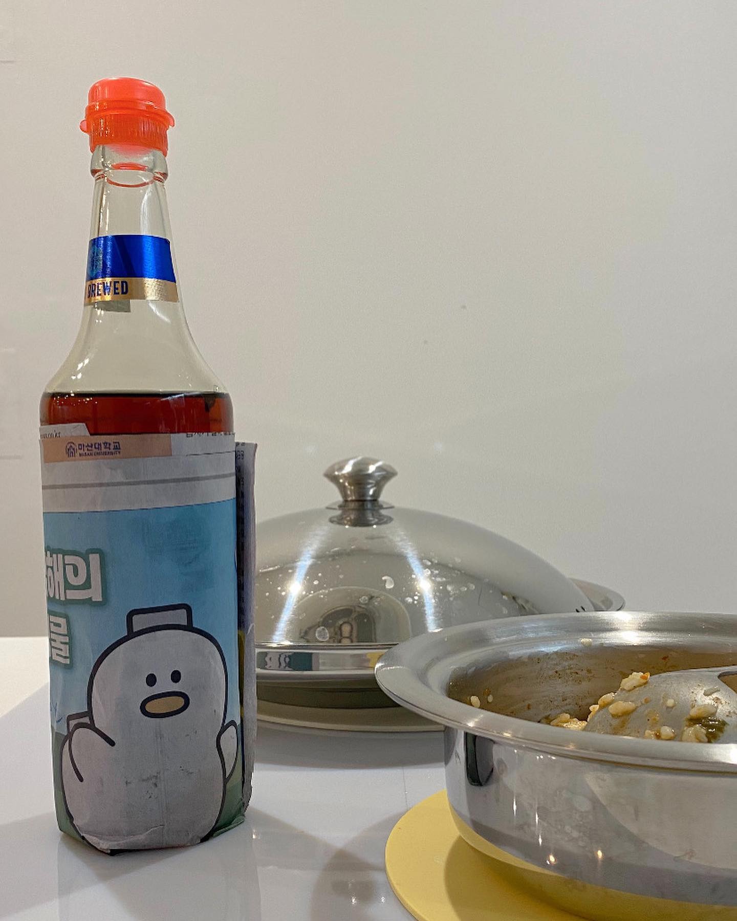 🥣
먹고 남은 불고기 가위로 잘게 다져
찬 밥 두공기 넣고 참기름 한바퀴 휘리릭 둘러
슥슥 볶아준 다음 스텐팬 뚜껑 닫아 약불에서 3분!!
어제 미리 덜어놓은 된장찌개도 불 올리고
자글자글 끓기 시작하면 찬밥 한덩이 넣어 된찌밥! 🥣

저녁 준비시간 10분도 안걸린거 실화냐며,
총각김치만 달랑 꺼내 정말 편하게 한끼 때웠었네요. 🍚

오늘은 퇴근 후 저녁밥 먹으며
뽀시락 오이소박이🥒 담가볼까 싶어요,
맛나게 담가서 레시피 공유하러 올게요 💚
.
.
.
.
#된찌밥
#소불고기볶음밥