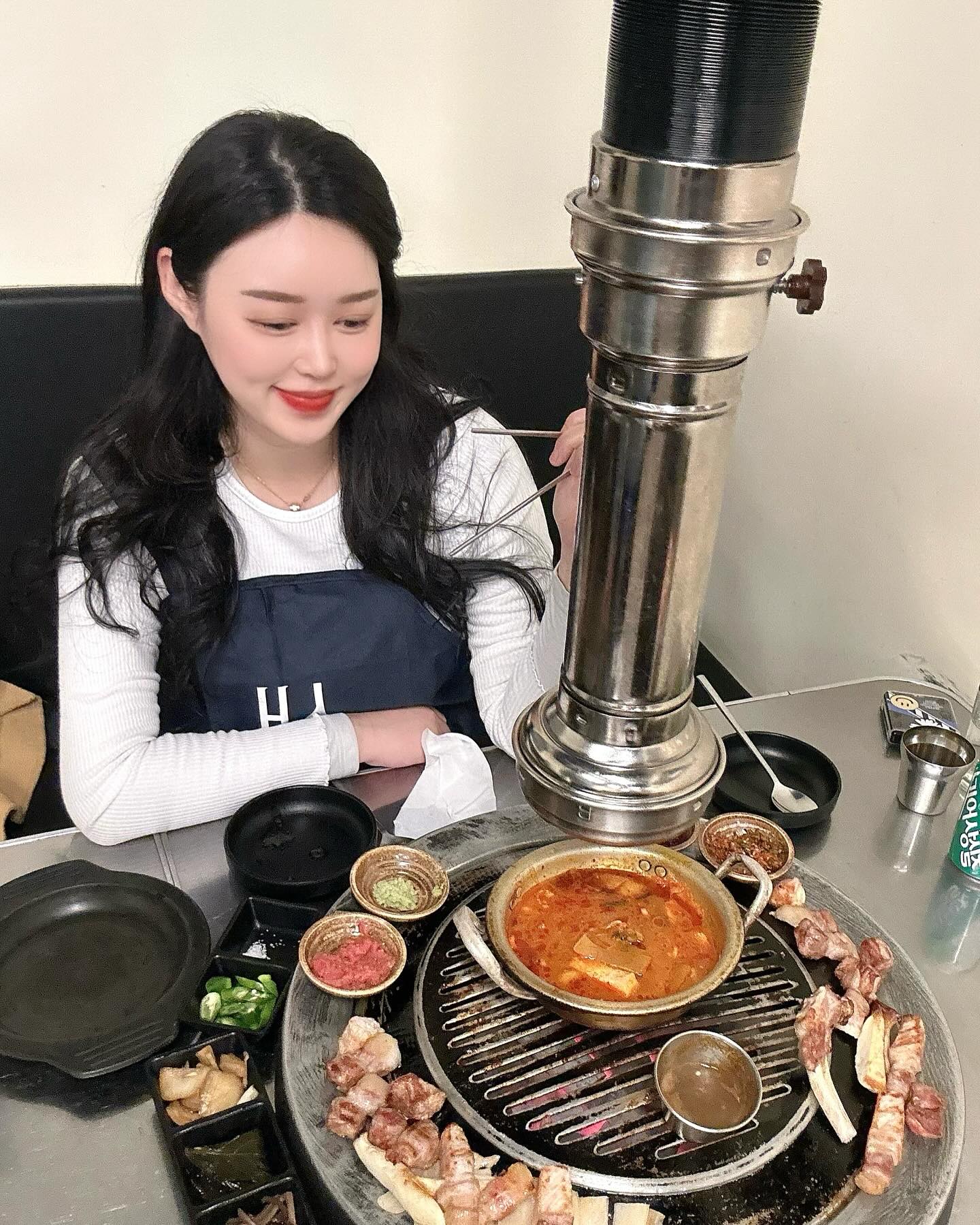 #협찬 뼈대가 있는 뼈가브리 먹으러 다녀온 #육도담 ! 뼈가 있는 가브리는 처음이라.. 신기방기 😚 같이 나온 찬들도 대박이였음.. 🤍 제주 찐맛집 🤍
-
-
 #육도담서귀포점 #서귀포육도담 #제주서귀포맛집 #서귀포시맛집 #올레시장맛집 #아랑조을거리맛집 #이중섭거리맛집 #서귀포삼겹살 #서귀포숙성돼지 #yukdodam #seogwipo