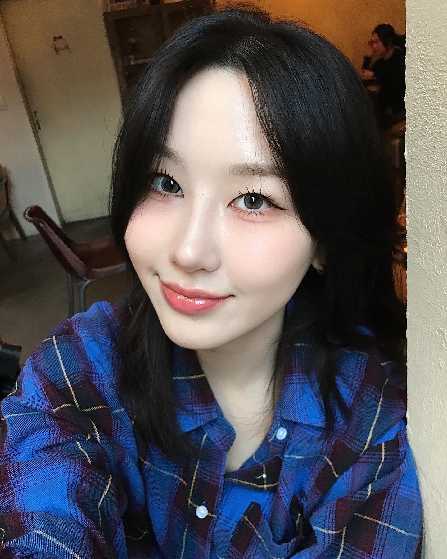 #제품협찬 gemhourlens_official 
염색하고 올리는 첫 게시물
흑발한 기념으로 쿨톤인 척 그레이 렌즈를 껴봤는데 원래 눈동자색이 밝아서 청록색 느낌이 더 많이 보이지만 그것대로 오묘해서 이쁜 렌즈🤍

#젬아워 #윙크렌즈 #테미스 #체험단 #gemhour #젬아워렌즈 #그레이렌즈 #세이지그레이 #한달용렌즈