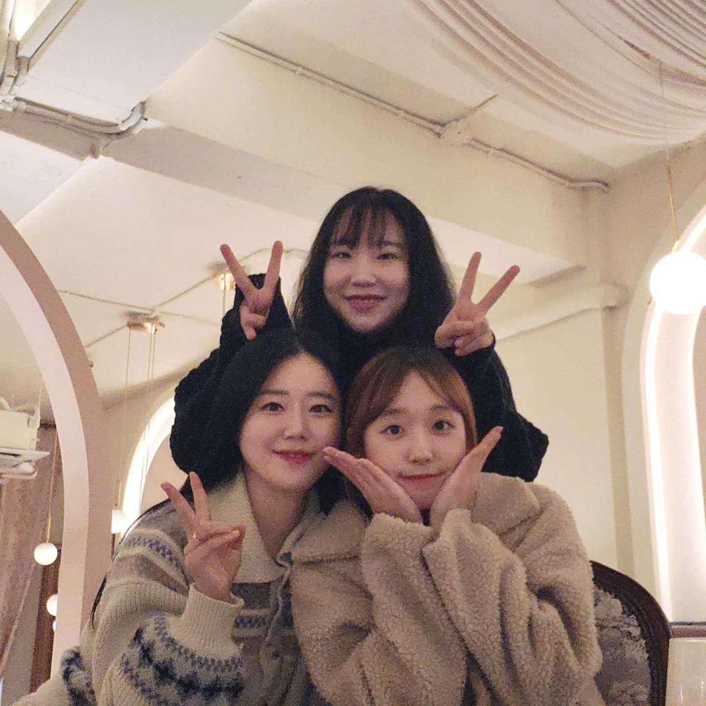 우리의 모든 순간 소중해💛
넘 즐겁고 재밌었옹!!!
계속 이렇게 행복하자구요✨️

miniyuasmr iluliy 

#일상기록 #일상생활 #친구랑셀카 #친구랑카페 #카페데이트 #카페에서 #일상스타 #예쁜카페 #서울예쁜카페 #청담라팰리스 #청담기욤