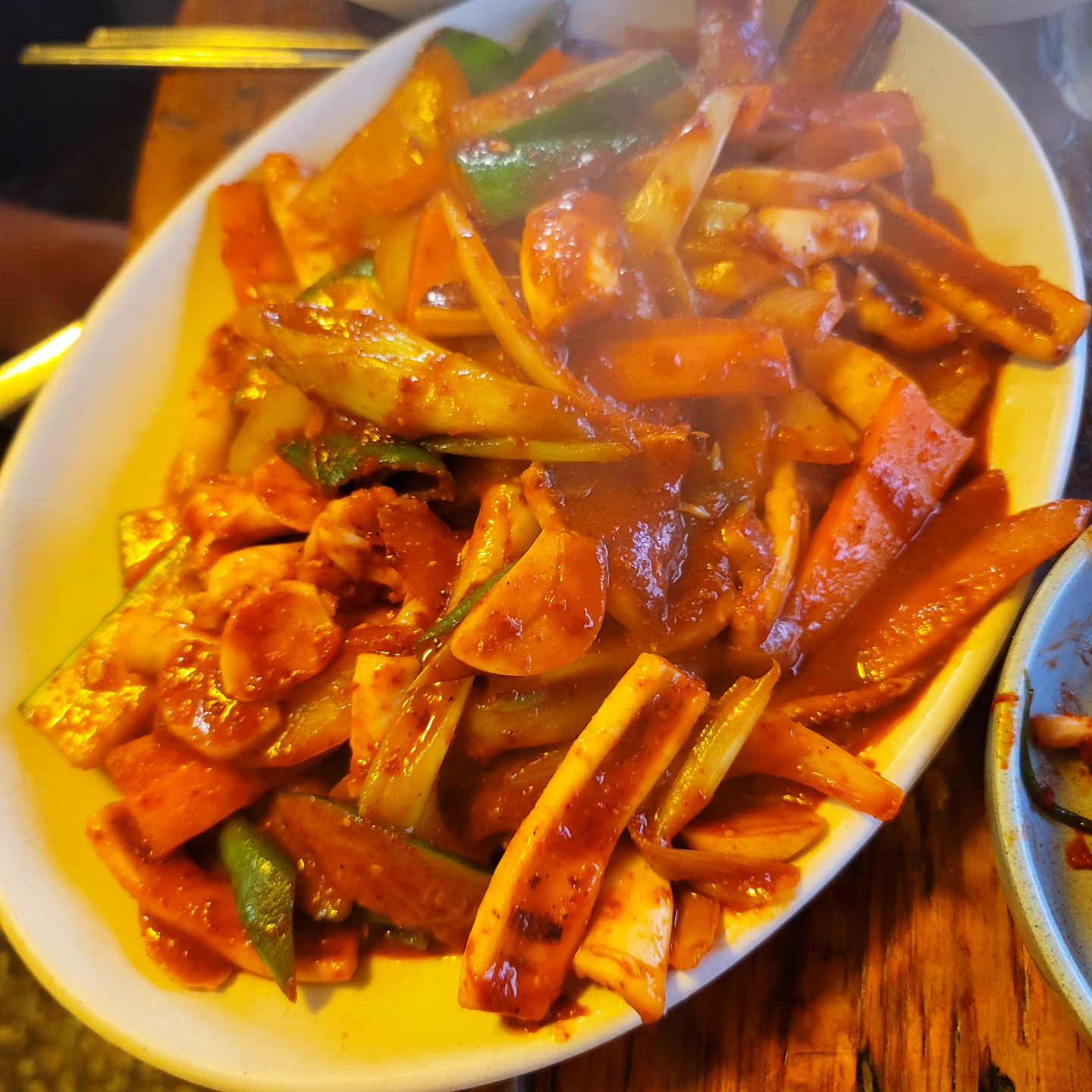 오징어값이 비싸다고 오징어가 들어가는 음식은 일체 안해주는 엄마🥲
오징어볶음 구냥 돈주고 사묵는다...!
.
#오징어볶음 #오징어야채볶음 #사먹는음식 #행복했던올해를추억해 #철판볶음 #한식메뉴 #한식추천 #한국음식최고 #밥한공기뚝딱 #밥도둑메뉴 #소주안주추천 #푸드스타그램꿈나무