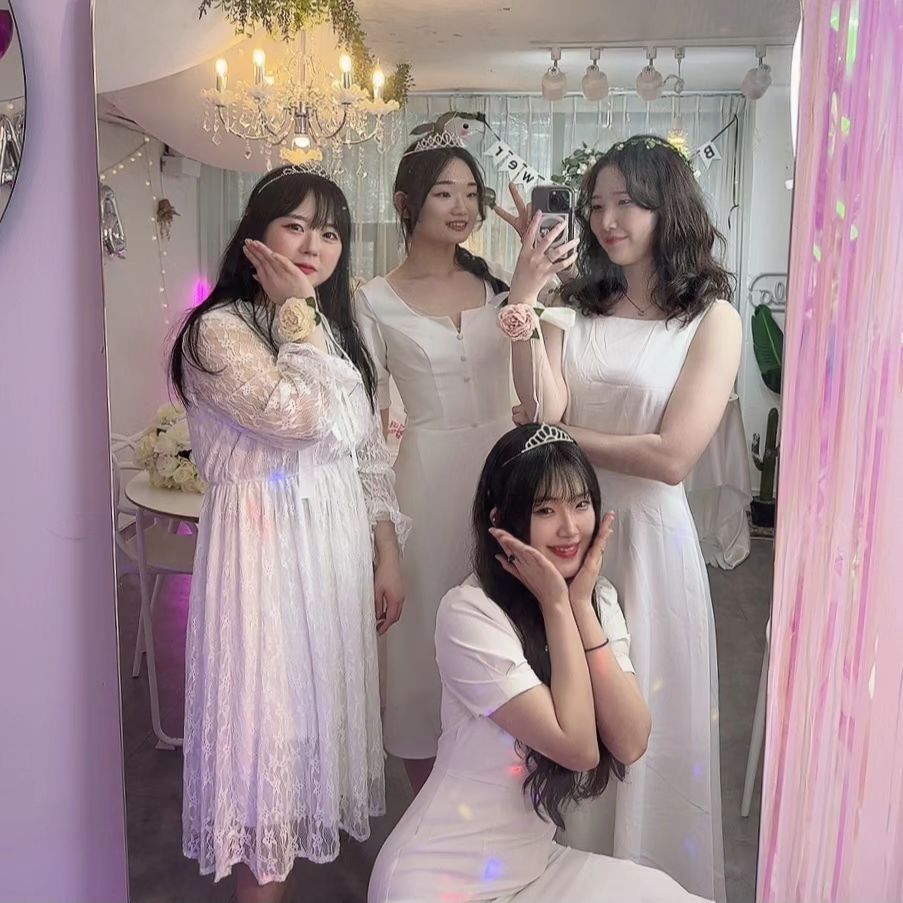 목소리를 잃었지만 즐거워따 👰‍♀️ 
다들 감기조심하세여,,,