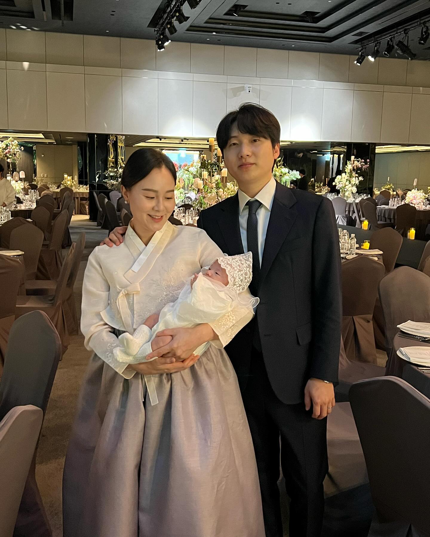 메컵 받고 그 빌미로 신나서 사진 잔뜩 .. 😪 신부보다 더 신났네 ;; 빨리 도희 돌잔치 하구싶당 🤣🤣🤣