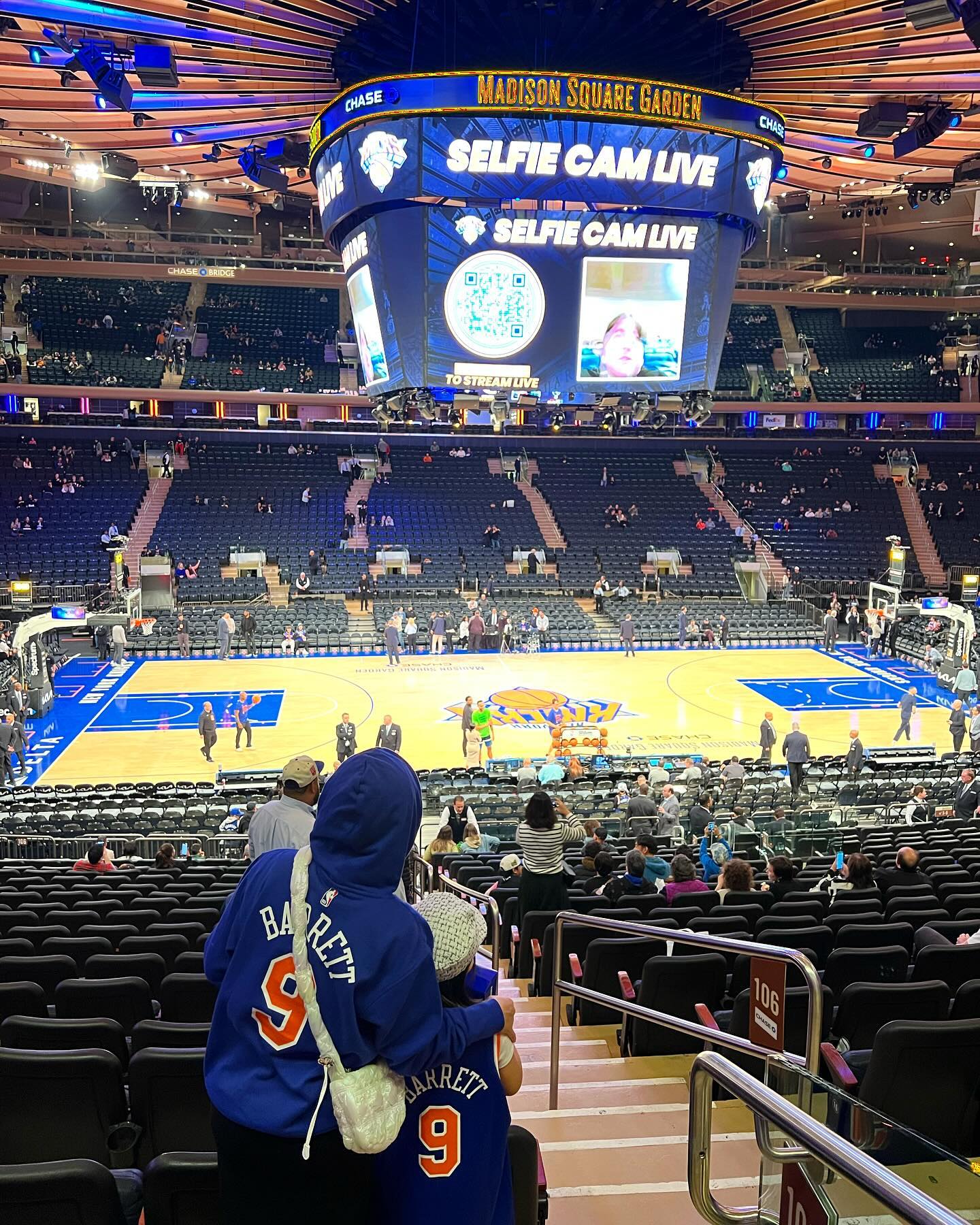 .
내가 좋아하는 농구를 드디어 채리니랑 같이 🏀
한국에서 봤음 더 좋았겠지만,, :)
.
.
.