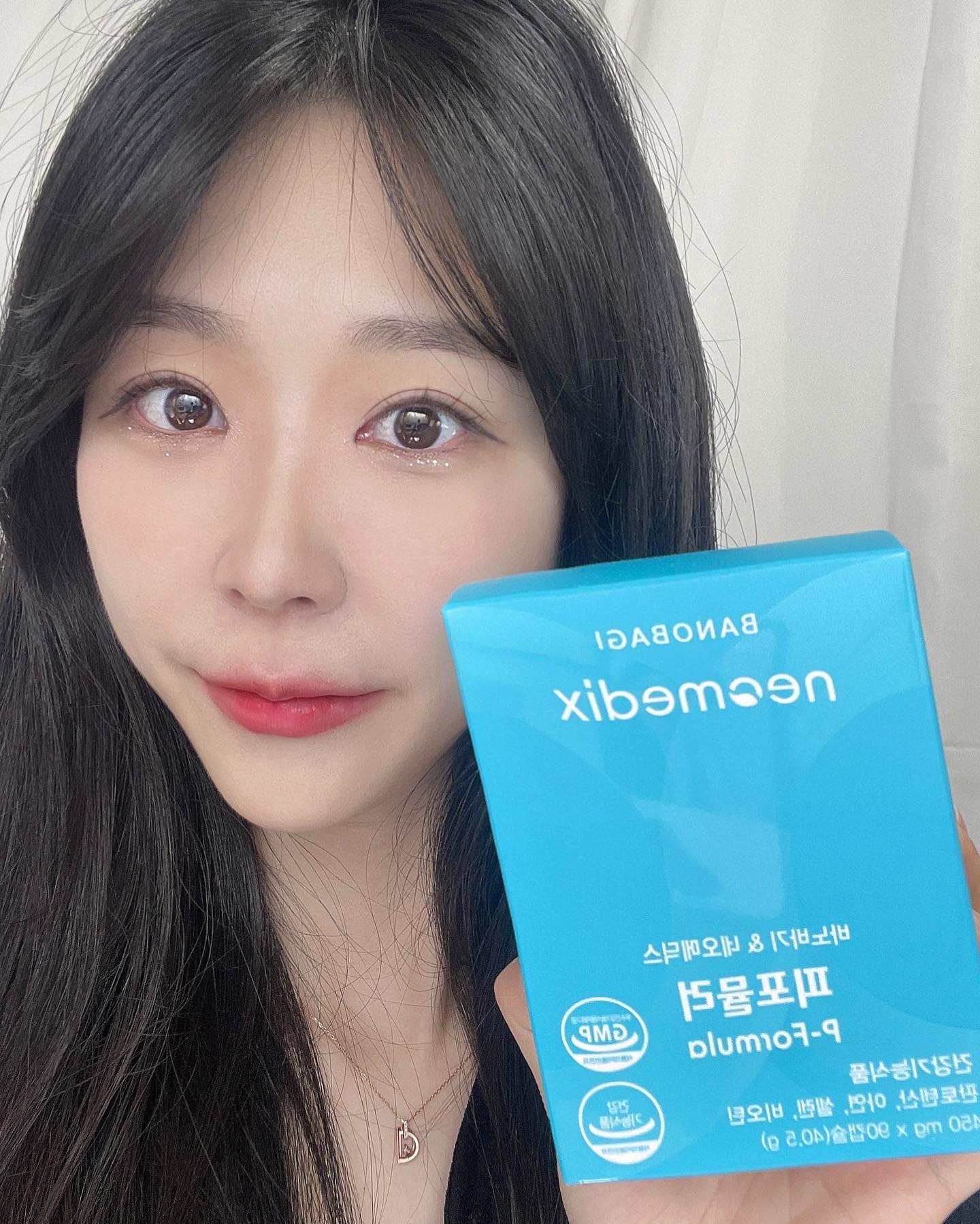 #협찬 바노바기 피포뮬러

피부과, 성형외과로 유명한 바노바기 다들 아시죠?
이 바노바기에서 피부 전문가들이 모여 만든 건강기능식품!!

주원료인 판토텐산과 비오틴, 그 외 피부에 좋은 부원료까지 한 번에 섭취가능한 제품이에요~

800mg의 고함량 판토텐산으로 피지 분비 감소와 호르몬 변화로 인한 트러블에 효과적이랍니다!

또한 GMP인증 시설로 신뢰할 수 있는 제조사이며
위생적이고 간편한 PTP 개별포장으로 간편하게 섭취할 수 있었답니다!

지성 피부, 트러블 피부, 판토텐산과 비오틴을 한 번에 섭취하고 싶으신 분들께 적극 추천드려용

#바노바기 #바노바기피포뮬러 #바노바기판토텐산 #판토텐산 #지성피부 #여드름관리 #바노바기피부과 #바노바기성형외과