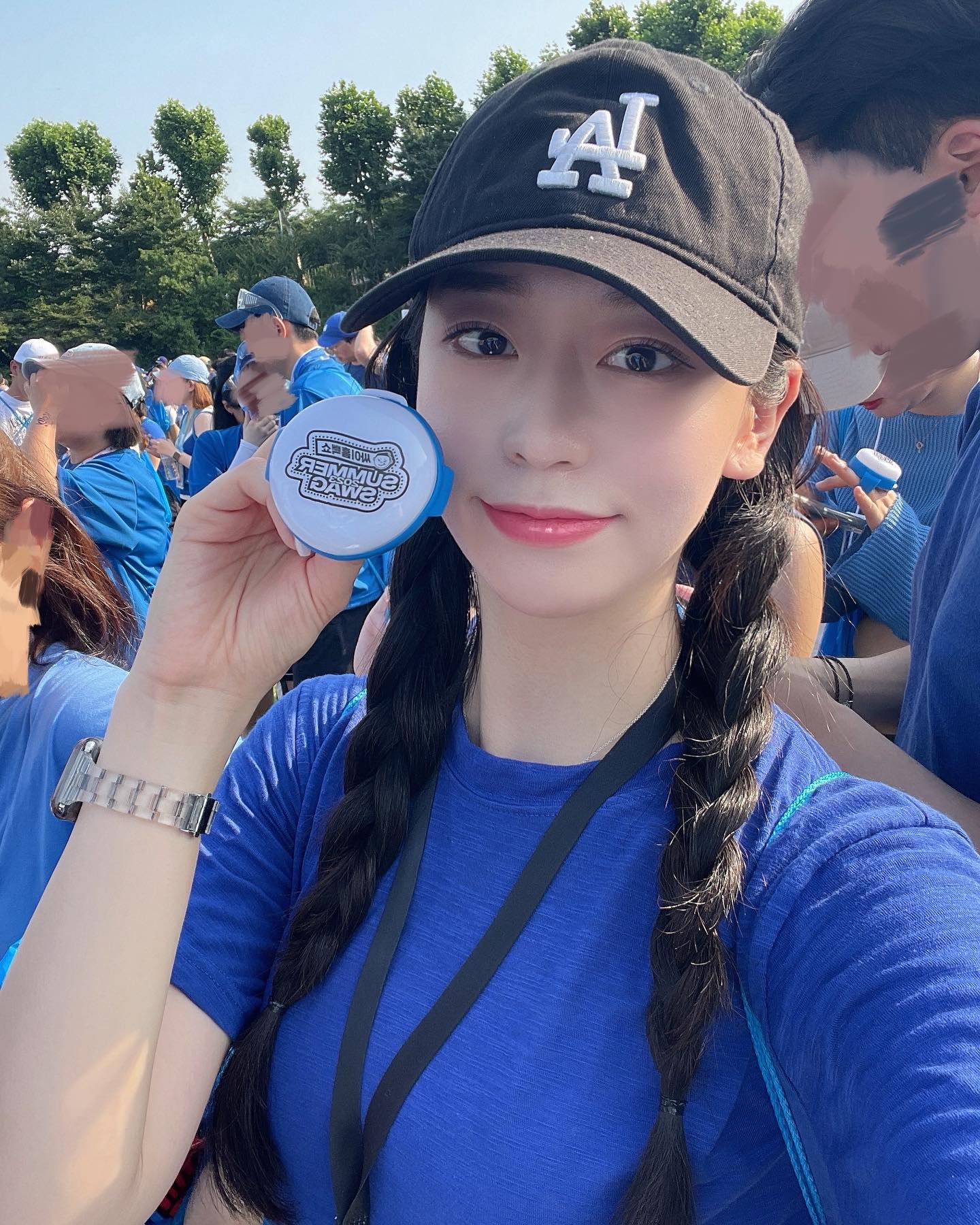 대한민국 사람들 이렇게 재밌는 걸 나 빼고 자기들끼리만 즐기고 있었다 이거지..

#42  #싸이 #흠뻑쇼 #싸이콘서트 #싸이흠뻑쇼 #일곱시 #일어나 #일곱나 #그루브40대 #다녀온사람만이해함 #🤣 #내년에같이갈사람