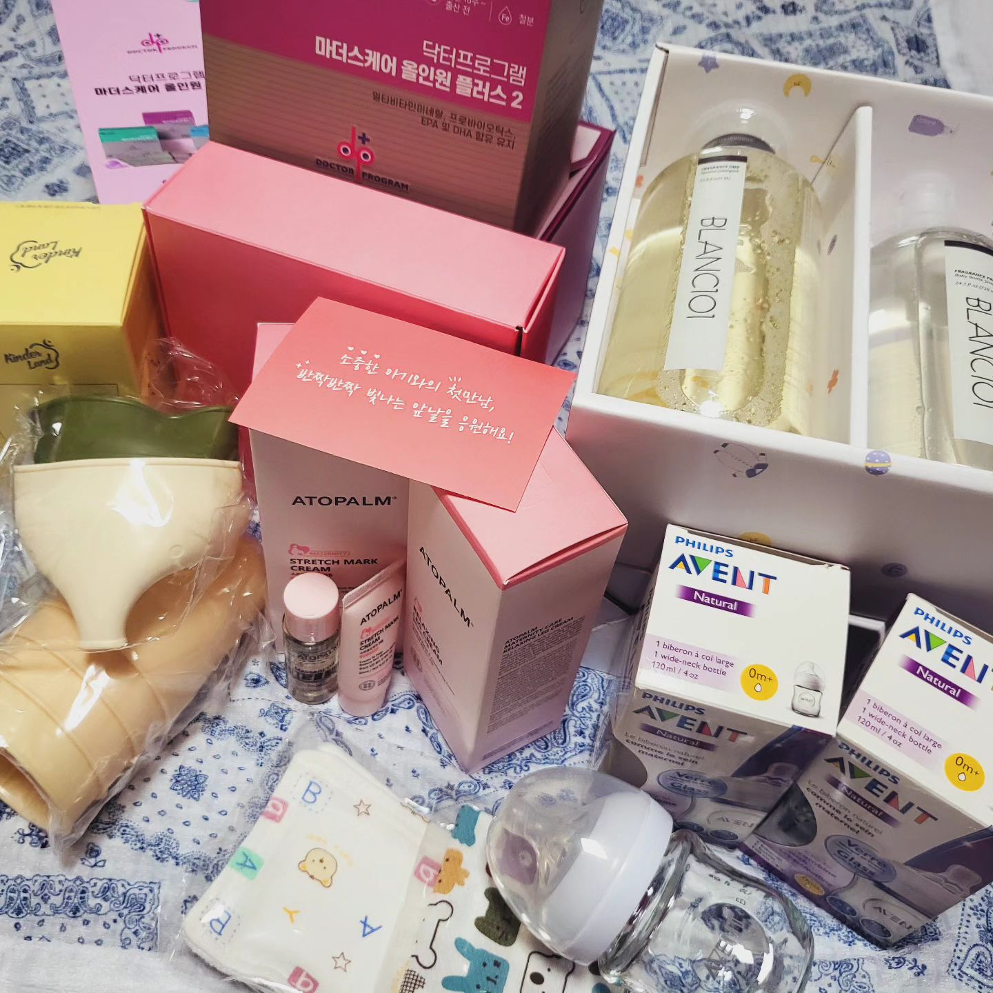 토요일날 잔뜩 배송된
한방이를 위한 선물❤
빨리 나와야겠네 후훗
너무 잘쓸께요

#한방이선물#임산부14주#임산부#임밍아웃
#안녕아가야#14주#뱀띠#임신#복덩이#임신14주#4개월#30대임산부#2025뱀띠#25년생