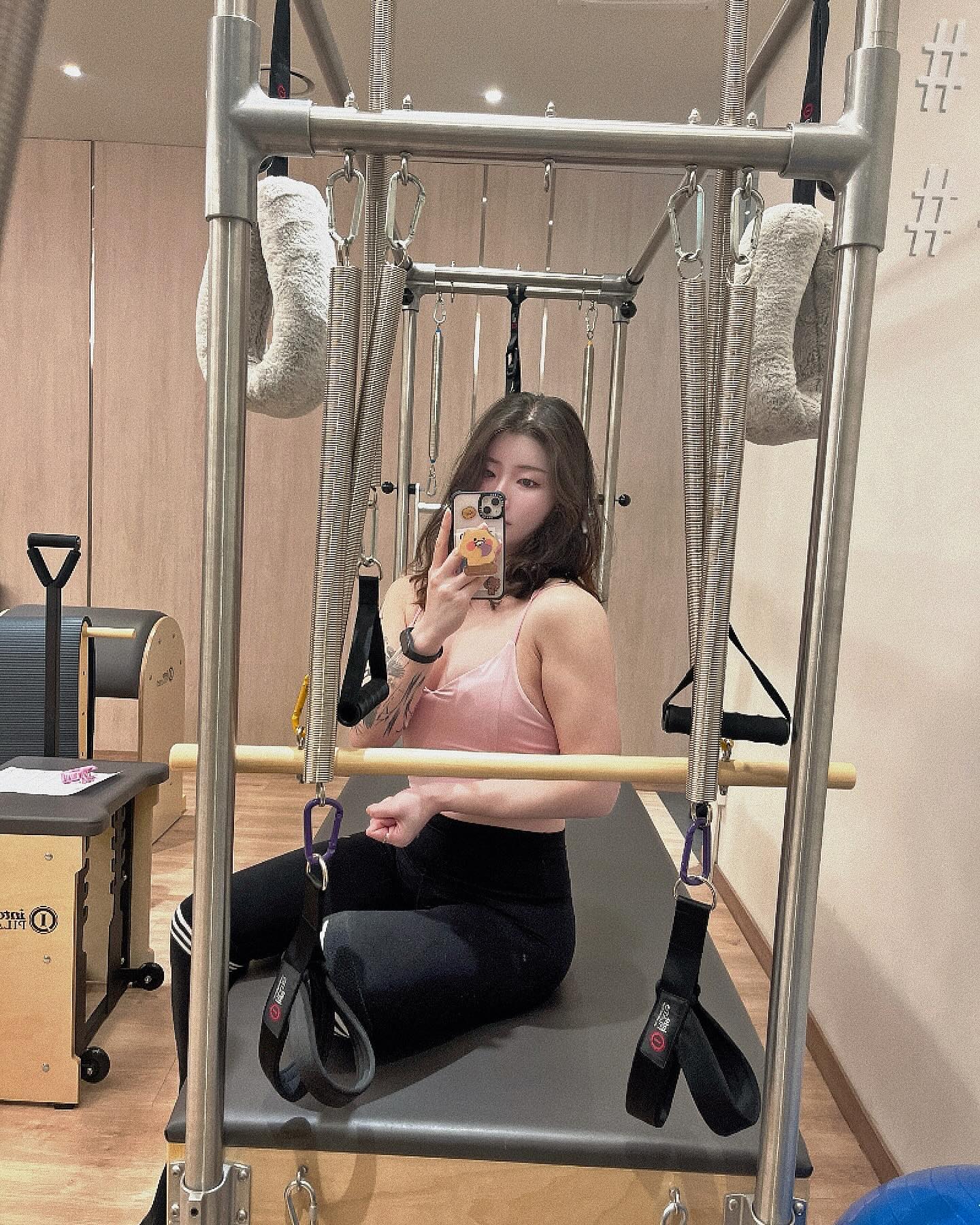 #협찬 #홍대헬스장 #홍대필라테스
헬스장과 필테를 한 방에!💪

주차 공간도 여유있는 홍대역 근처 헬스장,  #헬스보이짐필라걸홍대점 healthboy62 ❣️

헬스장 기구도 다양하고 자리도 넉넉하게 배치되어 있는데다가 필테는 독립공간으로 나눠져있어서 굉장히 쾌적하게 운동 할 수 있는 곳이예요🥰🥰

-

운동을 꼼꼼하게 봐주시는건 물론이고 바디챌린지를 통해 인생 바프와 달라진 내 모습까지 비교가 가능한 헬스장이라구요🫣

그나저나 내 체지방률 미친거같다

.
.
.
.
.
.
#비비_데일리룩 #운동하는여자 #헬린이 
#다이어트자극사진 #돼지두루치기 #서교동헬스장 #홍대PT #헬스PT가격 #헬스보이짐