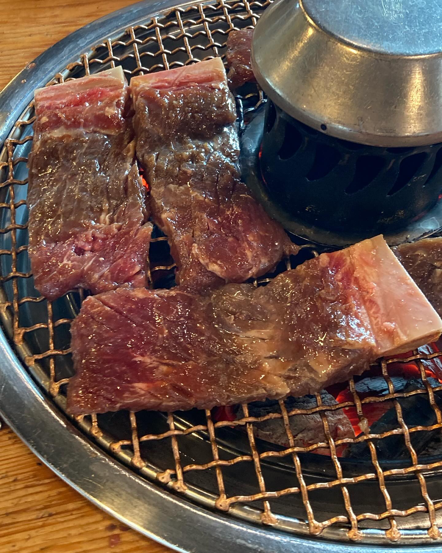 #내돈내산 #포천이동갈비
포천 아트밸리 근처에서 배터지게 먹어준 이동갈비❤️
숯불에 구워먹는 이동갈비는 언제 먹어도 맛있군⁉️
#포천여행 #포천맛집 #아트밸리맛집