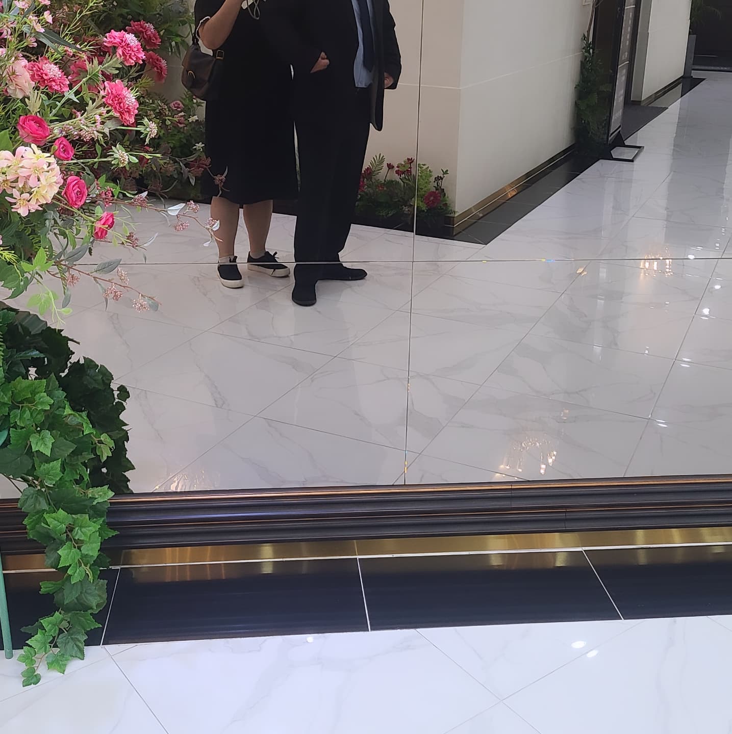 남편은 이런거 안좋아하니까 얼굴은 공개안하고..
오빠보다 내몸이 더 커...넘 벌크업수준🤣
이제는 나보다 더 큰 딸램..
살은 많이 쪘지만 그래도 행복한 나 ㅋㅋㅋ

이 계정은 엄마가 관리합니다.