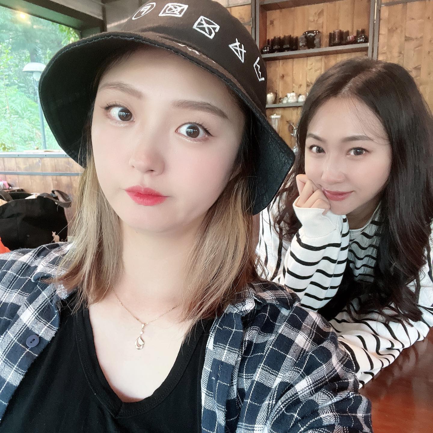 요즘 내 사진은 다 얘가 옆에있네
간만에 잎새반 언니들도 같이 사진남기기.
이제는 다들 편한 언니동생42!