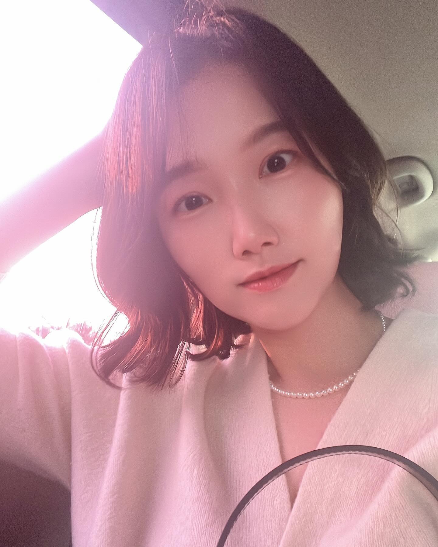 오색실을 나눠 가지며 
우리 소원을 빌어 보자 했더니 
🧒🏻 엄마는 뭐라고 빌었어??? 다이어트 대성공??? 

왜 동네방네 떠들지 그러니 
우리엄마는 42년째 다이어트중이라고,,,
🗣️🗣️🗣️🗣️🗣️

#나는 #부귀영화를빌었다이자식아 🤨