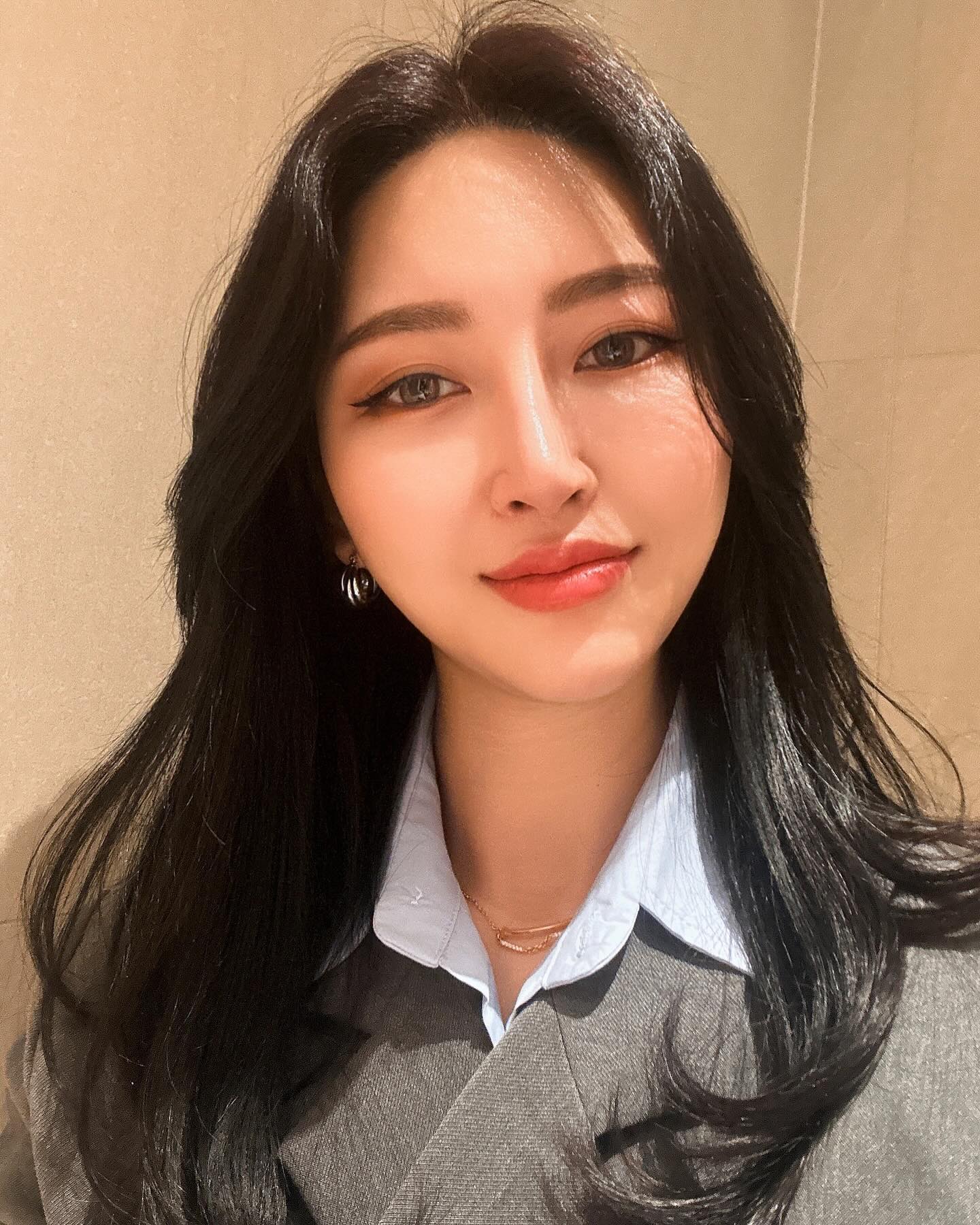 #협찬

팔자주름 펴진것봐!😀

팔자주름이 늘 컴플렉스라 관리에 신경쓰는편인데
맞춤케어 해주시는
'동안에스테틱'
관리받으면서 수시로 거울 보는데
변화가 딱!느껴지자나~💕

그르니 셀카 찍을맛나지✨
넘 조아💕

da_aesthetic_boss 

#피부관리 
#팔자주름
#부산동래
#동래에스테틱
.
.
.
.
.
.
.
#부산피부관리 #동래피부관리 #동안에스테틱 #부산리프팅 #부산리프팅관리 #동래리프팅  #동래리프팅관리