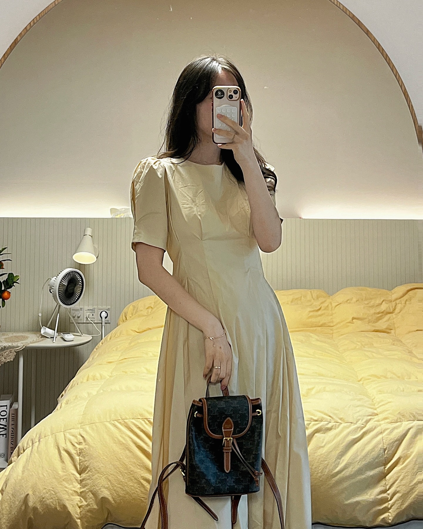 여름에 원피스보다 편한 게 있을까요? 💛

그러다보니
비슷한 디자인의 원피스가 
여러 벌이라는 😅

이건 알리에서 초저렴이로 사봤는데
나쁘지 않은 걸여? 
혹시 정보 필요하면 
댓글주세여 링크 드릴게요!(13000원)

그리고 제가 요새 원피스를
즐겨 입는 이유는….

담에 알려드릴게여 🤗

look info➰
ops #알리익스프레스 #알리원피스
shoes shoopen_kr 
bag celine 
#여름원피스추천 #여름원피스코디 #여름직장인룩 #summerops #summeroutfits #직장인데일리룩 #30대여자코디 #셀린느백팩 #백팩코디