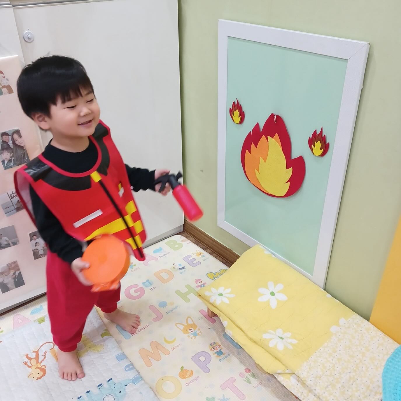 소방차 좋아하는 💛
.
.
#네살아들 #아들맘 #크리스마스 #소방차 #어린이집