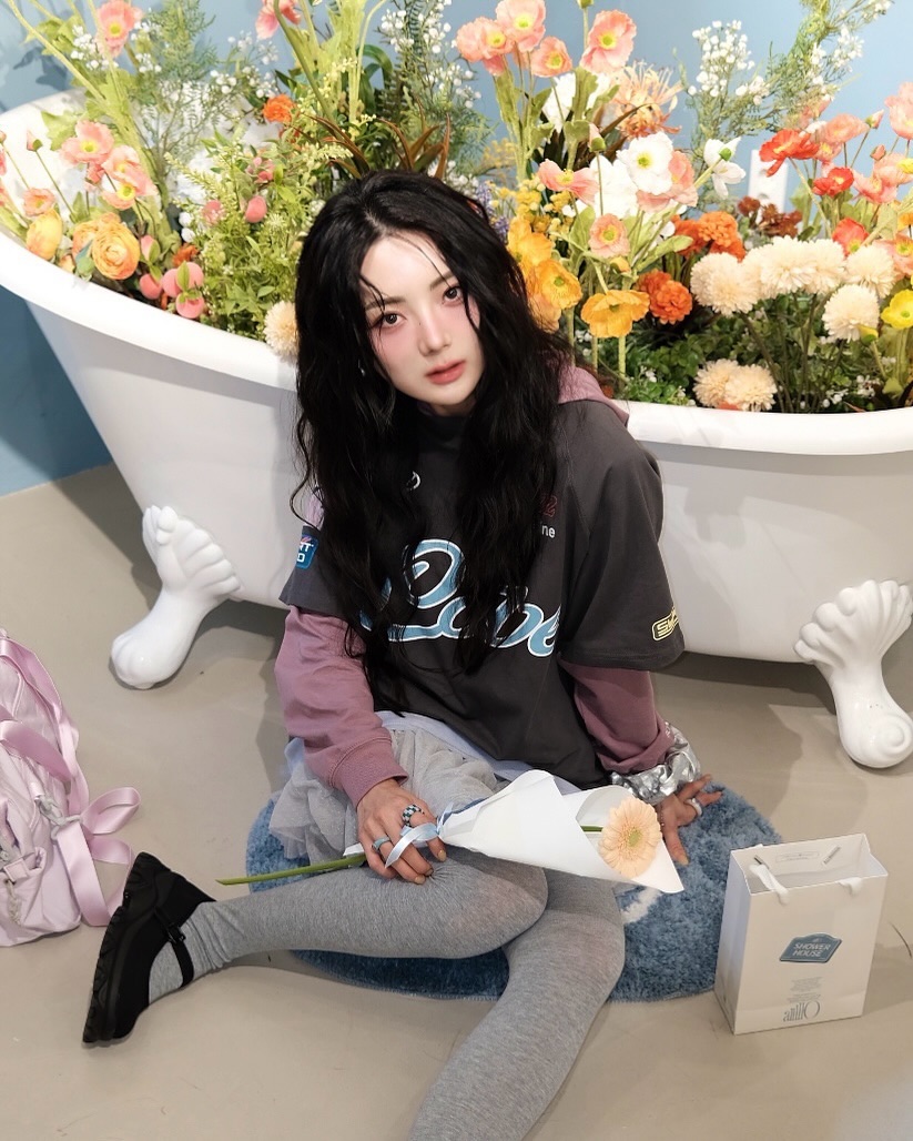가을 안국 너무 좋다🤎 외국인분들이 너무 많아서 내가 해외여행 온 느낌(?) 오히려 좋아 ^^~

지금 안국역 근처에서 anillo_official 의 북촌 팝업이 진행 중인데요. 다양한 이벤트와 현장 구매 혜택이 준비되어 있으니 얼른 구경가 보시길❕ 진짜 예뿌게 잘 꾸며 두셔서 감덩🥺 사진 많이 찍어왔는데 날라가서 슬픈 사람 ㅋ 저요…. 앗촤촤, 기간은 11월 18일까지 진행된다고 해용 >_<

그나저나 가을이 조금 더 천천히 가줬으면 좋겠ㄷ ㅑ 🍂🍁🌰