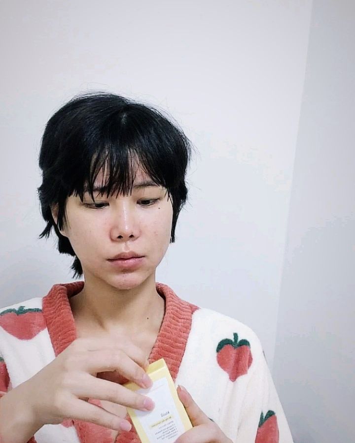 지금 피부가 예민해져서 순한 선크림인데 조금 빨개지네요 그 이외는 부드럽고 촉촉하며, 피부가 하얗게 뜨질 않아 좋아요

#제품제공 #클레어스 #올데이에어선스크린 #선크림 #선크림추천 #올리브영추천템 #klairs #올리브영선크림 #썬크림
#loveklairs