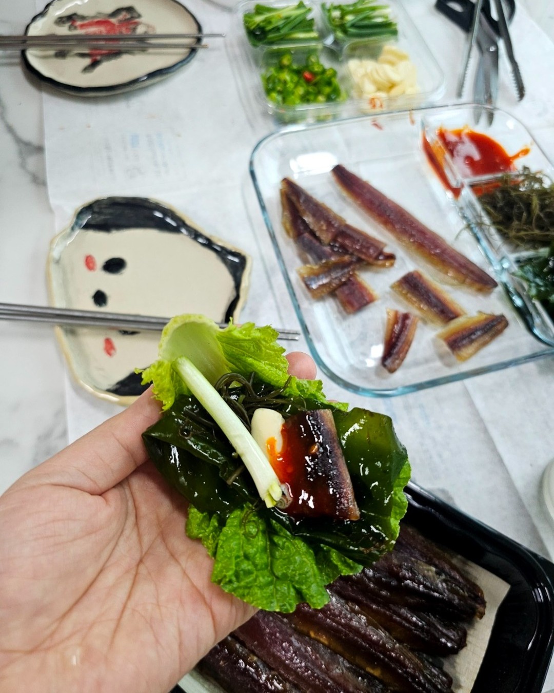 빛의 속도로~
ㅡ
🎊

#빠른배송 받은 운수대통수산 #구룡포과메기
✔️완전손질 10미20쪽 야채풀세트~
쌈배추, 파래김, 다시마, 꼬시래기, 쪽파, 마늘, 고추, 
초고추장까지.. 준비 하나할것없이 완구성으로 배송완료~

경상북도 포항시 구룡포에서 30년째 매장으로 
운영하시다가 입소문이 퍼져서 #과메기택배 를 요청하시는 
손님에 의해서 택배주문이 가능해져 
나도 주문해서 먹어보고 반한 그 #과메기맛집 이라네~❗

직접 손수손질하고 대에다가 자연해풍으로 건조한 
전통적인 방식으로 #과메기 를 만들어서 쫄~깃함은 
신의 손! 뗏갈부터가 윤기가 좔좔좔~~ 완전 건강미 
넘치는 과메기 봤누❓ 👏🏻👏🏻👏🏻

야채까지도 직접재배하셔 #당일수확 한 걸로 보내주셔서 
금값인 #야채 도 싱싱하게 싸먹었잖아~~ 
덩달아 먹고있는 우리보고 다가온 #현미니 도 맛있다고 
lte로 빠른흡수 ㅋㅋ🙃

오메가3 지방산이 풍부해 고단백 저지방식품이라고
하는 #과메기
계절 바뀌니 이런 #제철음식 찾아먹는것도 꿀재미네~ 
ᕕ[ ・ ▾ ・ ]ᕗ

ㅡ
✔️https://smartstore.naver.com/seafoodlove_kr/products/9353814547

ㅡ

#죽도시장과메기 #포항과메기 #문덕과메기 
#과메기택배 #과메기맛집 #포항구룡포과메기 
#과메기배달 #과메기주문 #과메기현지인맛집 
#과메기세트 #과메기제철 #과메기철 #아이도잘먹음 
#제철별미 #먹스타그램