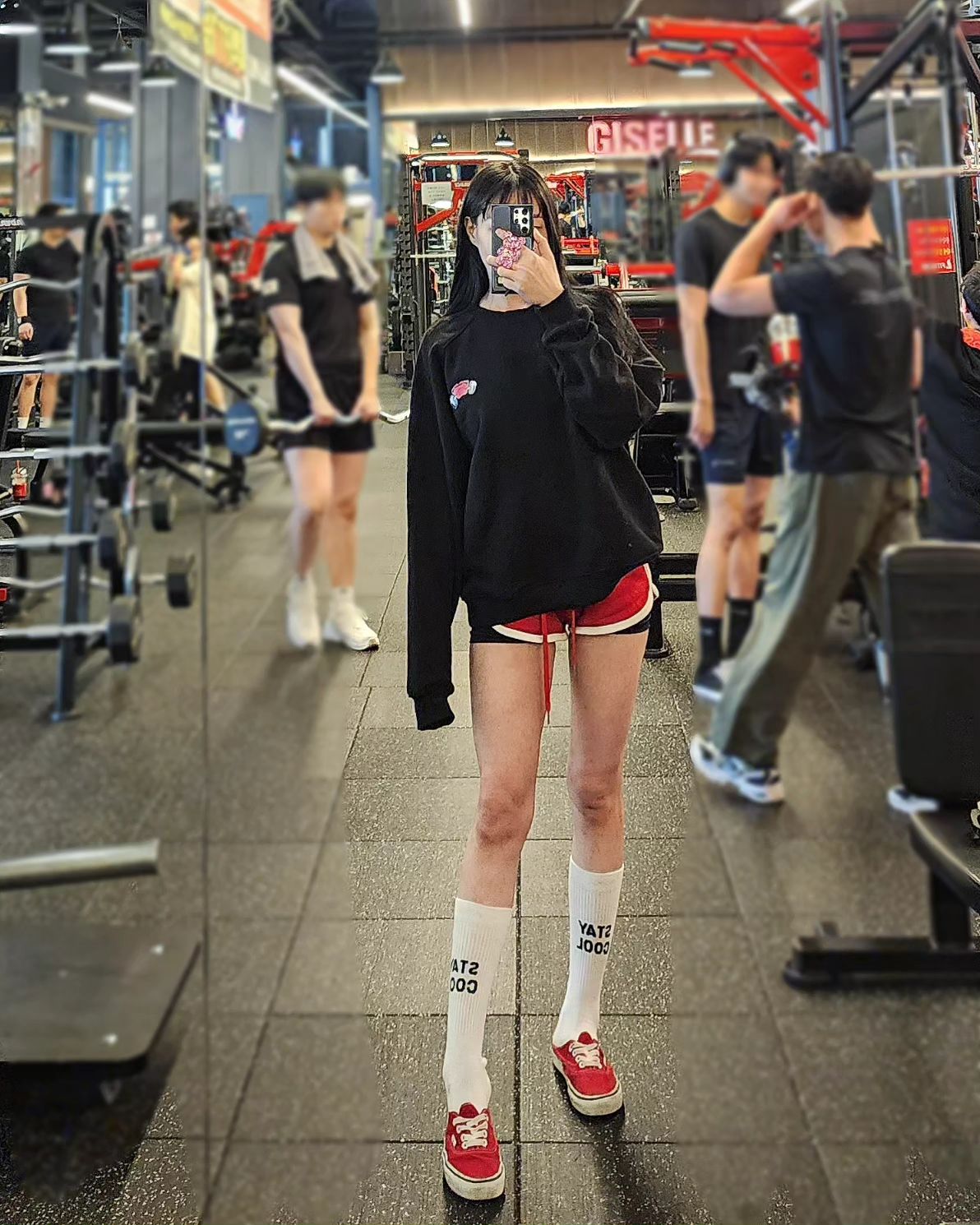 .
백수 생활하니 하루에 운동 한번하면
하루 업적을 이룬 느낌이랄까요😌
오늘은 등드리 완료!
.
crt_1_kr 맨투맨 따로 코디해도
이쁘고 셋업은 힙하고👍
앞으로 신상 줄줄이 터진다니까
많관부에용😙💋
이제 퇴근,저녁시간이네용
#맛저 하시고 #오운완 까지 #화요팅 🔥
.
.
.
.
.
.
.
.
.
#백수 #백수생활 #거셀#운동소통#운동하는여자 #짐웨어 #씨알티원 #gymwear #대구#칠곡3지구#몸스타그램
#몸매스타그램