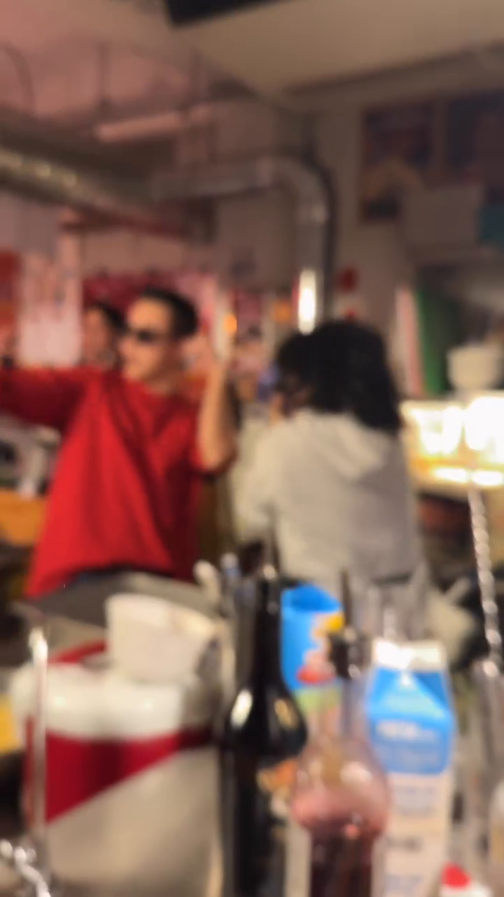 네? 쌀국수집에서 파티를 한다구요?
듣도보도못한 파티에 어리둥절했지만😳
저세상 텐션에 정신을 차릴 수가 없었따

날씨가 쌀쌀하니까 쌀국수 먹으러 갈 사람~🙌🙌🙌
쌀국수 맛이 말안됨... 국물부터 소고기까지 환상
(제주 쌀국수 지도 만들어야겠다)

📍적점
제주시 산지로 17 나동 1층

✅ 월요일 휴무 11:00-21:00 (브레이크타임 15:00-17:00)

jeokjeom_jeju X chemist_jeju
다음에도 재밌는 파티 열어주세욥🎊
취향저격 djdive_kr 디제잉🥳