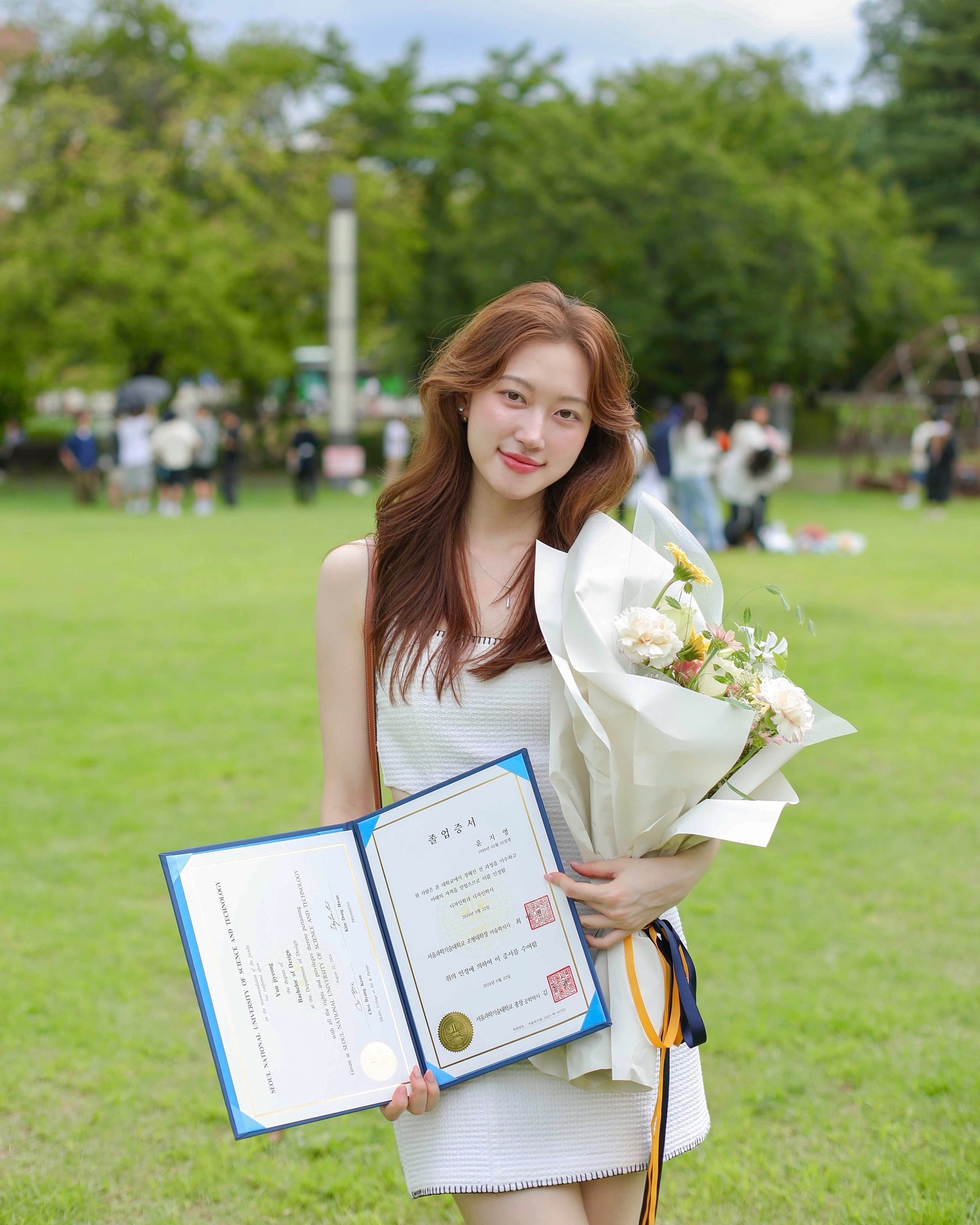 드디어 졸업했어요🎓 축하해주신 분들 모두 감사합니다
.

📷 22muchoha