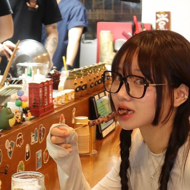 나옹 ⁺⊹ ﾟ.⋆ ♥ ⁺⊹ ﾟ.⋆ on Instagram: "#광고 잠시 일본 다녀왔어욥 ! 🍢🍻는 바로 성수동 밤토리..⋰˚☆ 예전부터 성수에서 꼬치 땡기는 날 가봐야지 했었는데 드디어 다녀왔da