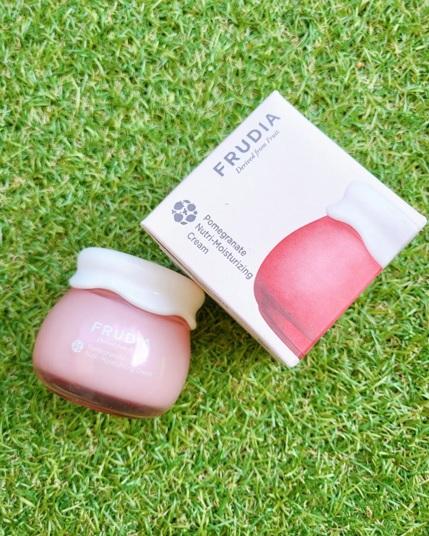 #협찬 frudia.official #후르디아 #탄력크림

석류향이 솔솔~🍒🍒끈적이지도 않고 피부에 촉촉하게 스며들어 탄력 업💕💖 

가을철 푸석해진 피부 보습 충전하는 데👍👍 #데일리크림 으로 추천🤩😘

#신상품 #슬로우에이징 #welcos #kbeauty #FRUDIA #맛집 #slowaging #반려견 #고보습크림 #석류크림 #주름개선 #속탄력 #08L #daily #beauty #beautytips #크림추천 #화장품추천 #후르디아크림