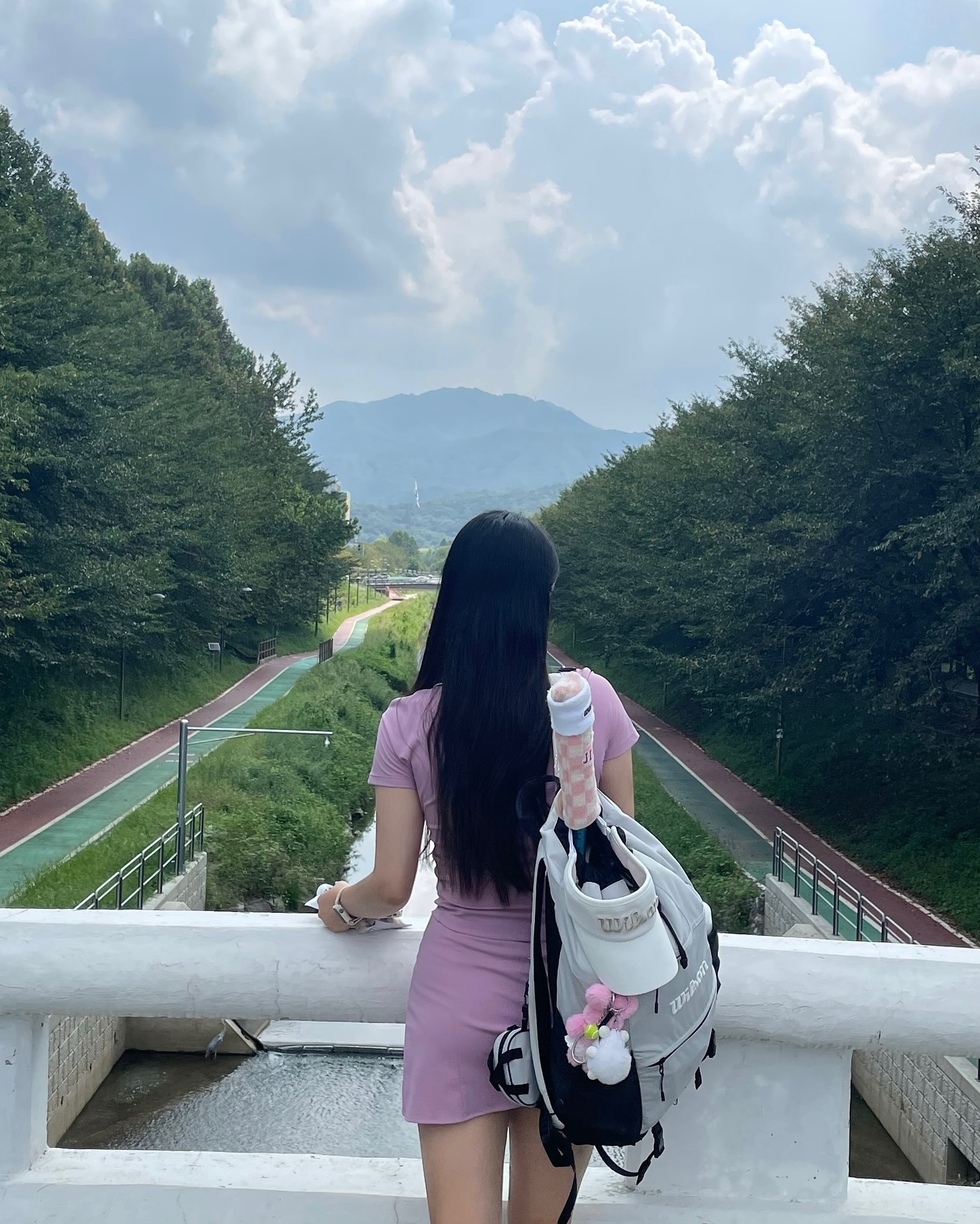 긴팔 입기전에 올려보는 핑크 윌슨룩☁️💓

공홈에서 핑크룩 살까말까 하다가 품절 …
#팀윌슨 평화언니랑 기흥아울렛 갔다가 발견하고
바로 겟했지 뭐람 ㅎㅎ
역시 예쁜옷은 고민을 늦추면 안돼에😔❕

We are #Teamwilson wilsonkorea 

#테니스 #tennis #윌슨 #wilson
#wilsontennis #윌슨테니스 #윌슨룩 #테니스룩
#팀윌슨 #윌슨엠버서더 #테니스하지영 #테니스치는여자