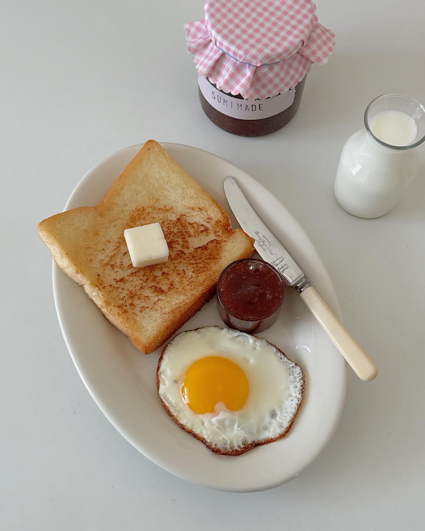 🍞+🧈+🍳+🍓+🥛=♡