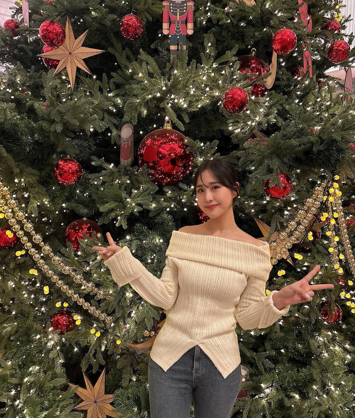 크리스마스 이브 피크라 유또니언니가 가고싶었던 반얀트리는 못갔지만^.^ 꿩 대신 닭으로 환상의 나라 놋떼월드로 모십니다!!💗 

#듀듀의서울투어 #성수투어 #더현대서울 #롯데월드 #롯데월드아이스링크 #내가더신남 #서울또논노오세요🫶🏻
