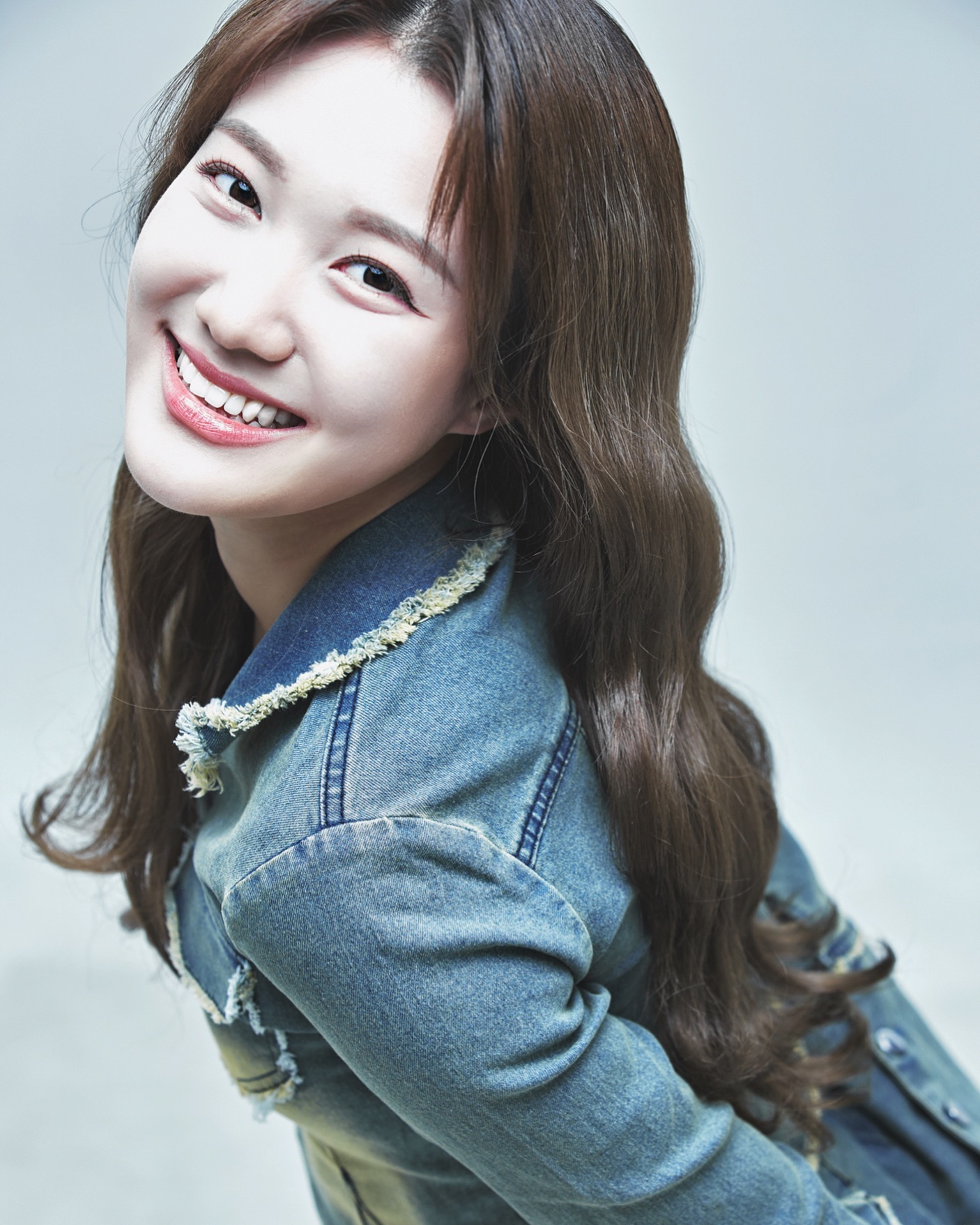 전 역시 웃어야되나봐요😁😁
이게 편하구 잘어울리네에〰️
맘에 드는 사진 왕왕 많은 이번 프로필💙

#피엔스튜디오 #피엔스튜디오프리미엄점 
#pastandnow #프로필 #배우프로필

P hgyun_515 (작가님 원픽샷!)
M aimable_jooji 
H aimable_jiyoon