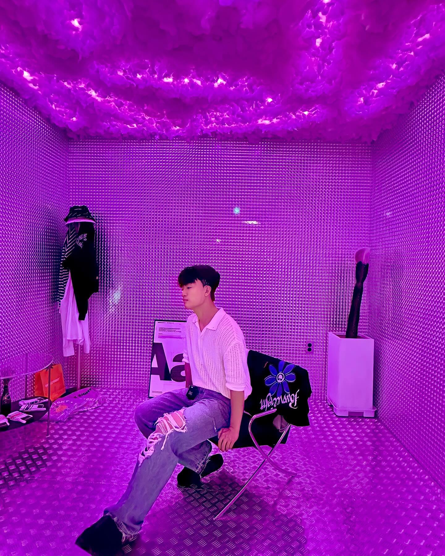 앞이 시원한룩
.
.
.
.
.
#홍대카페아벨롭 #찢청바지
