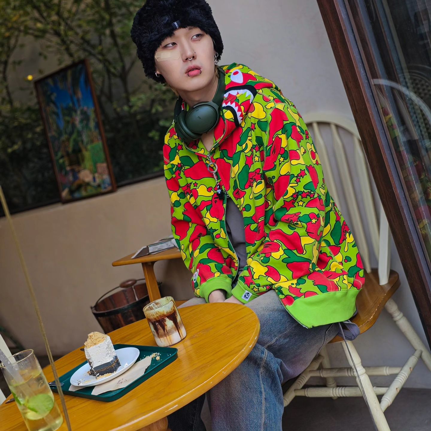 카키가 많군용  날씨가 춥군용
🌻

#bape #bapeshark #sugery  #동성로 #대구 #y2k #봉산동 #streetwear