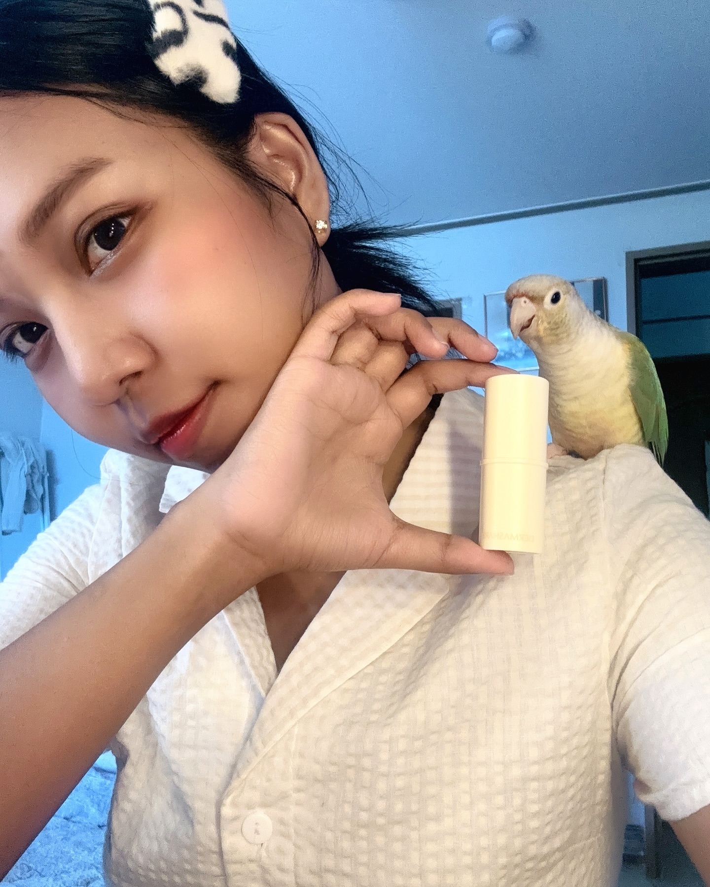 #협찬 dermashare_official 🤍 일상 생활 속 향기는 필수 이신거 아시죠?? 자리 차지 걱정 없이 간 편하게 들고 다니실 수 있는 퍼퓸 밤!! 대박 너무 만족 
#협찬 #마쉐어 #퍼퓸밤 #고체향수 #플로럴베이스 #사랑스러운 #비건 #저자극향수
